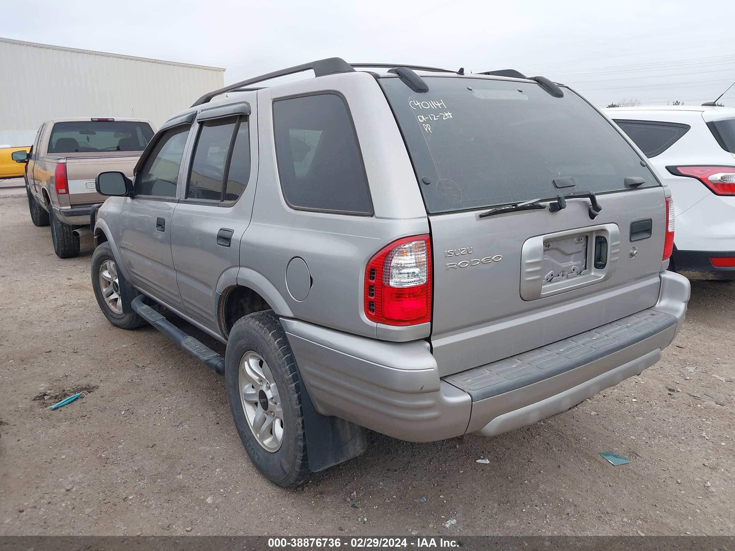 Photo 2 VIN: 4S2CK58W344311048 - ISUZU RODEO 