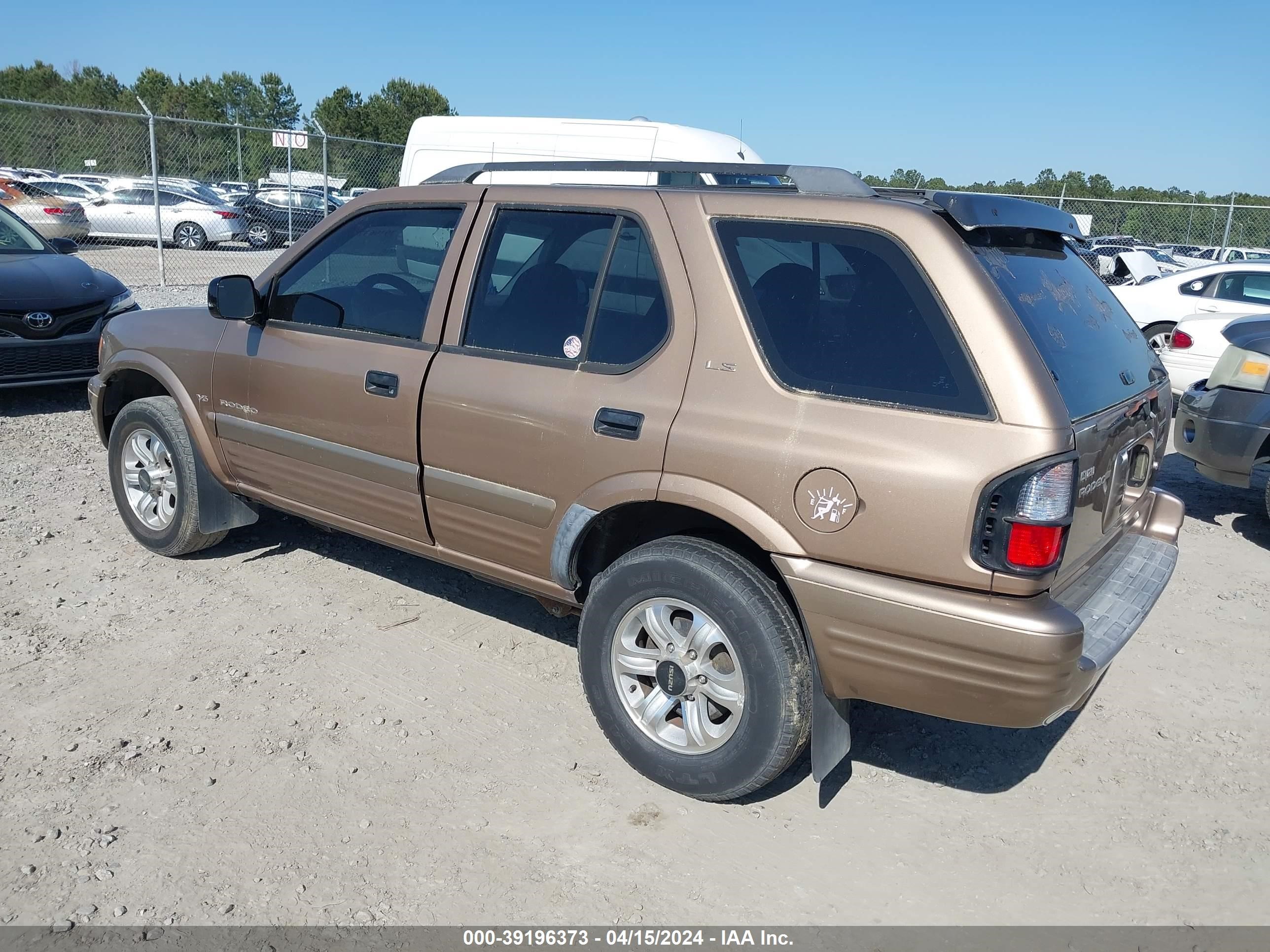 Photo 2 VIN: 4S2CK58W3Y4343309 - ISUZU RODEO 