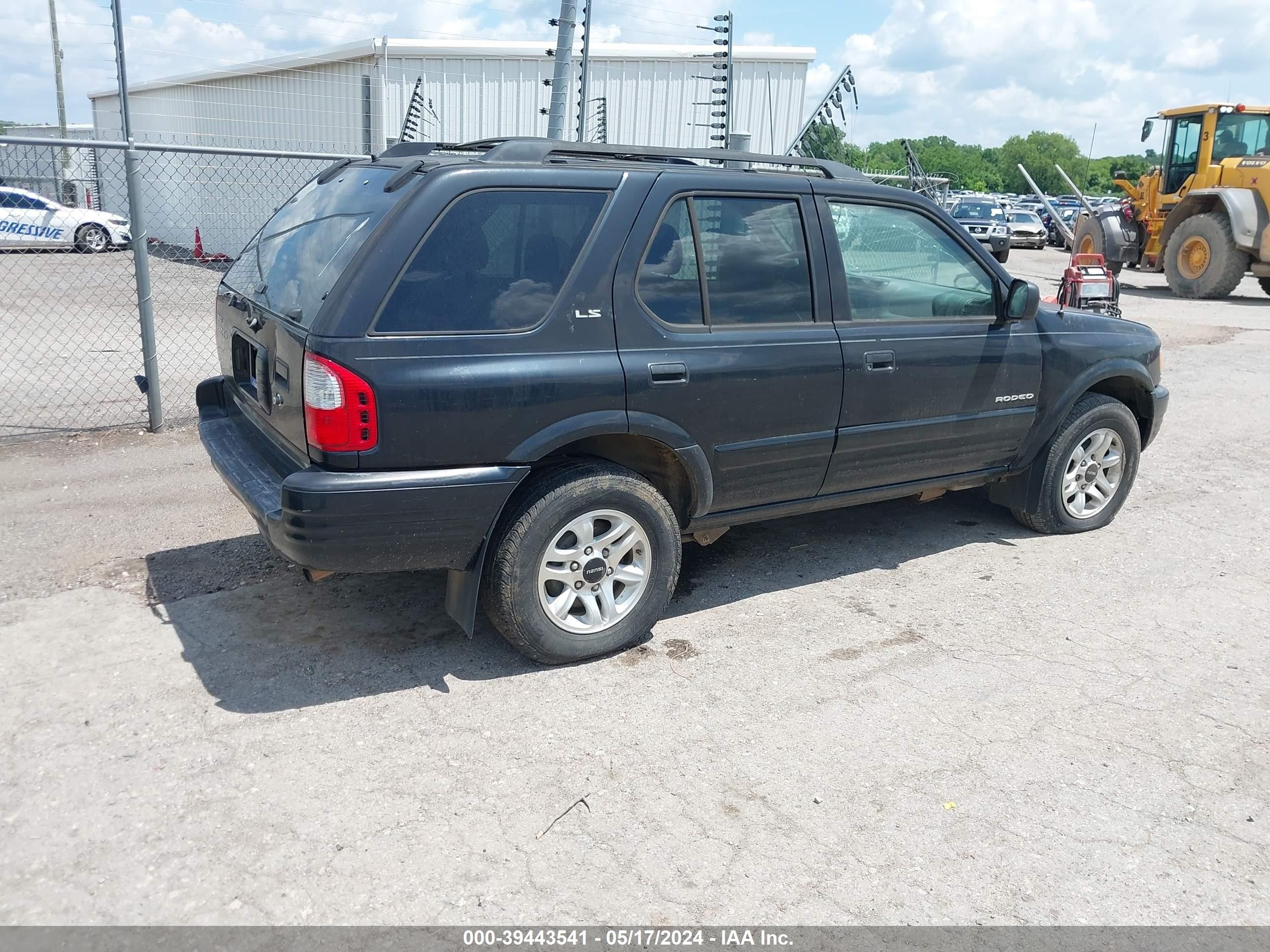 Photo 3 VIN: 4S2CK58W424322007 - ISUZU RODEO 