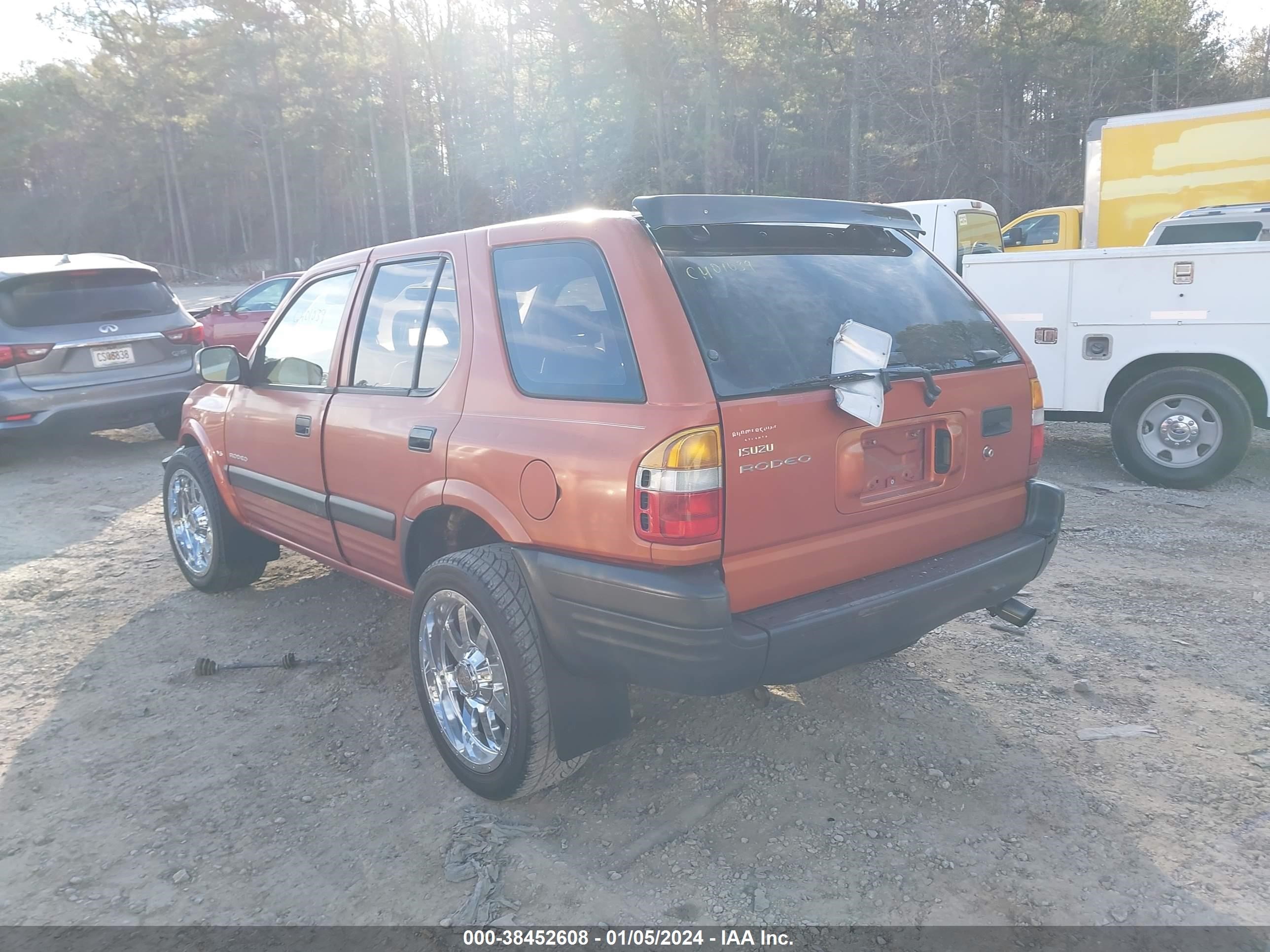 Photo 2 VIN: 4S2CK58W4W4369656 - ISUZU RODEO 