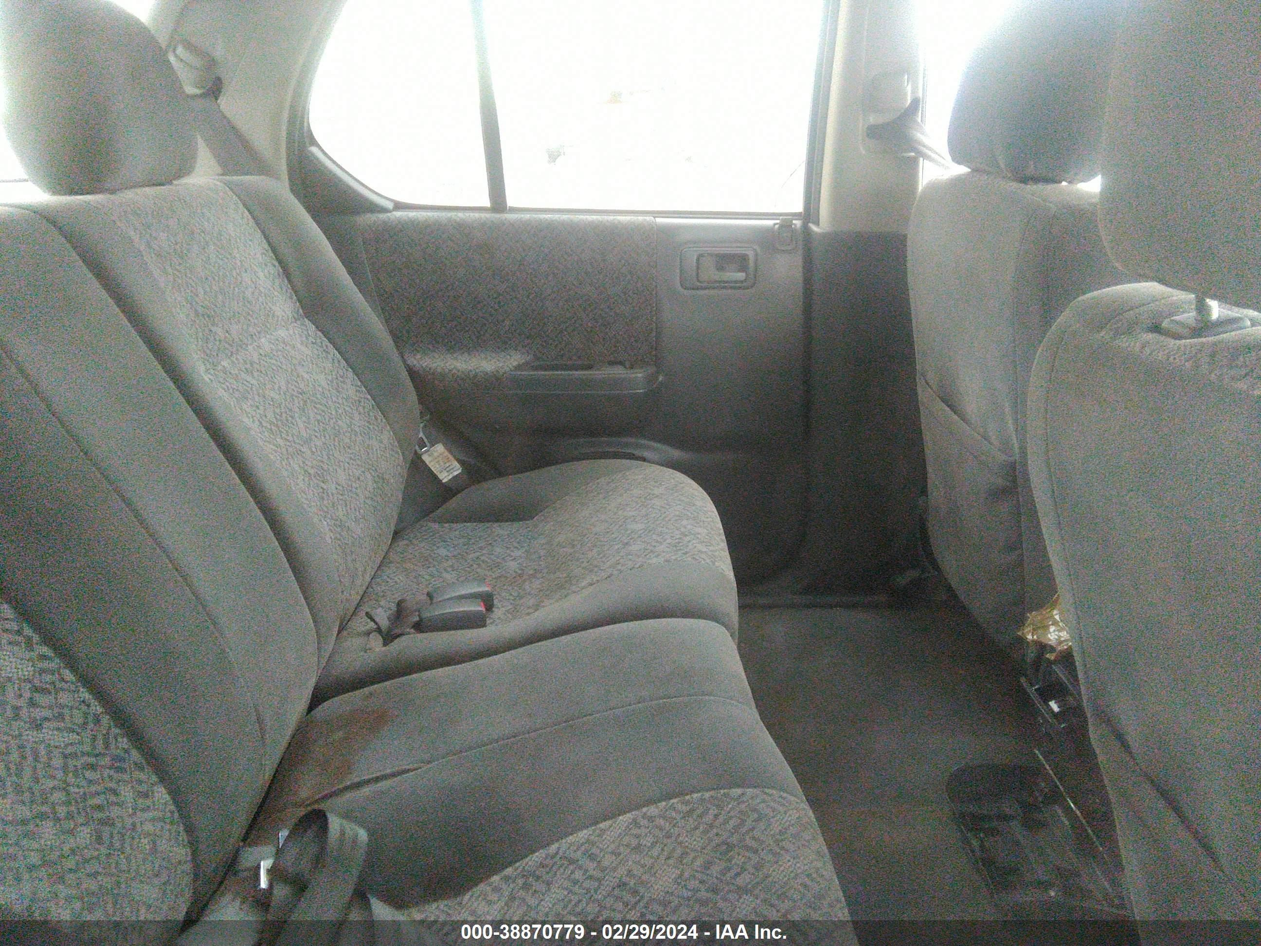 Photo 7 VIN: 4S2CK58W524301604 - ISUZU RODEO 