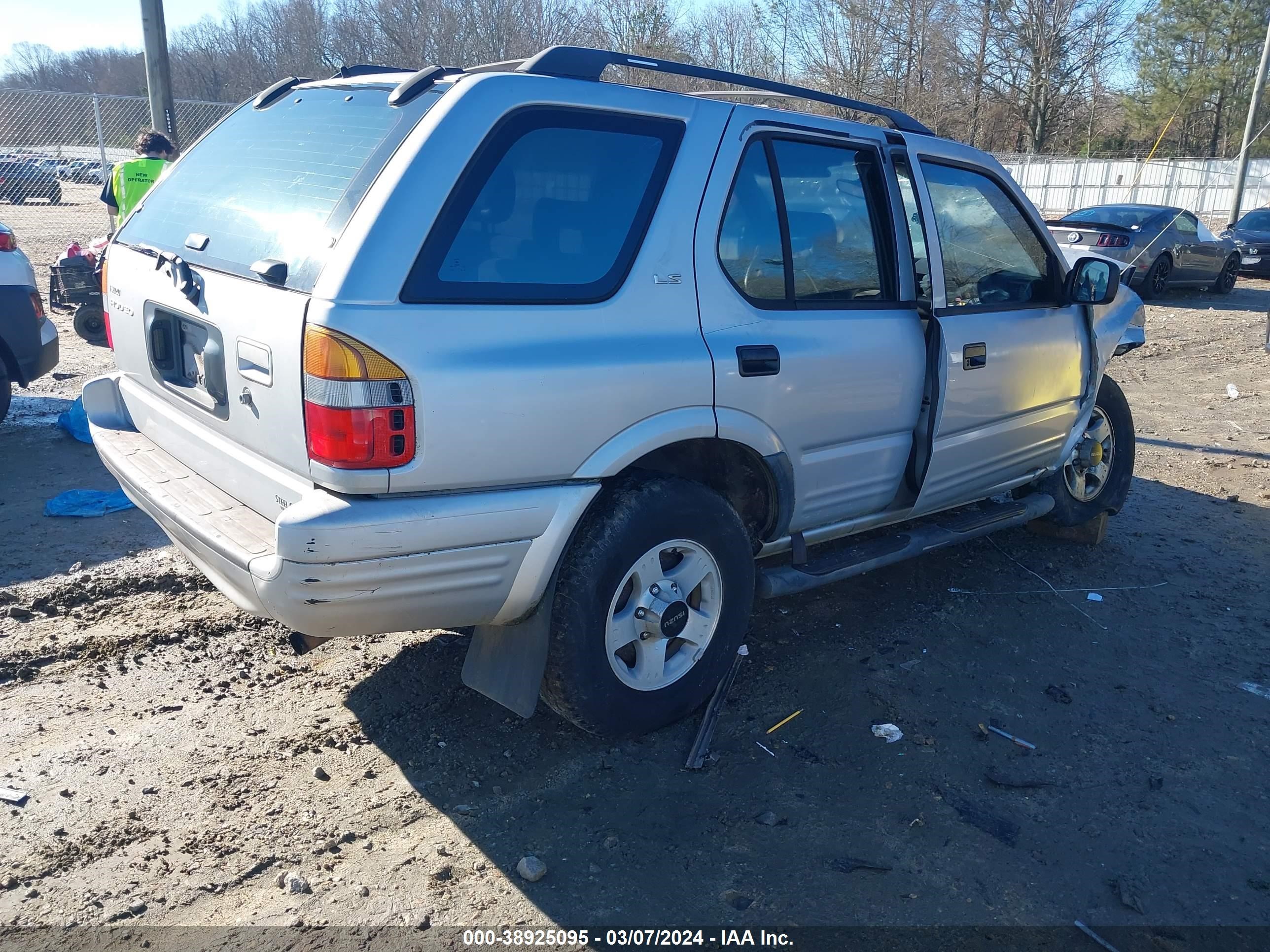 Photo 3 VIN: 4S2CK58W5X4313260 - ISUZU RODEO 