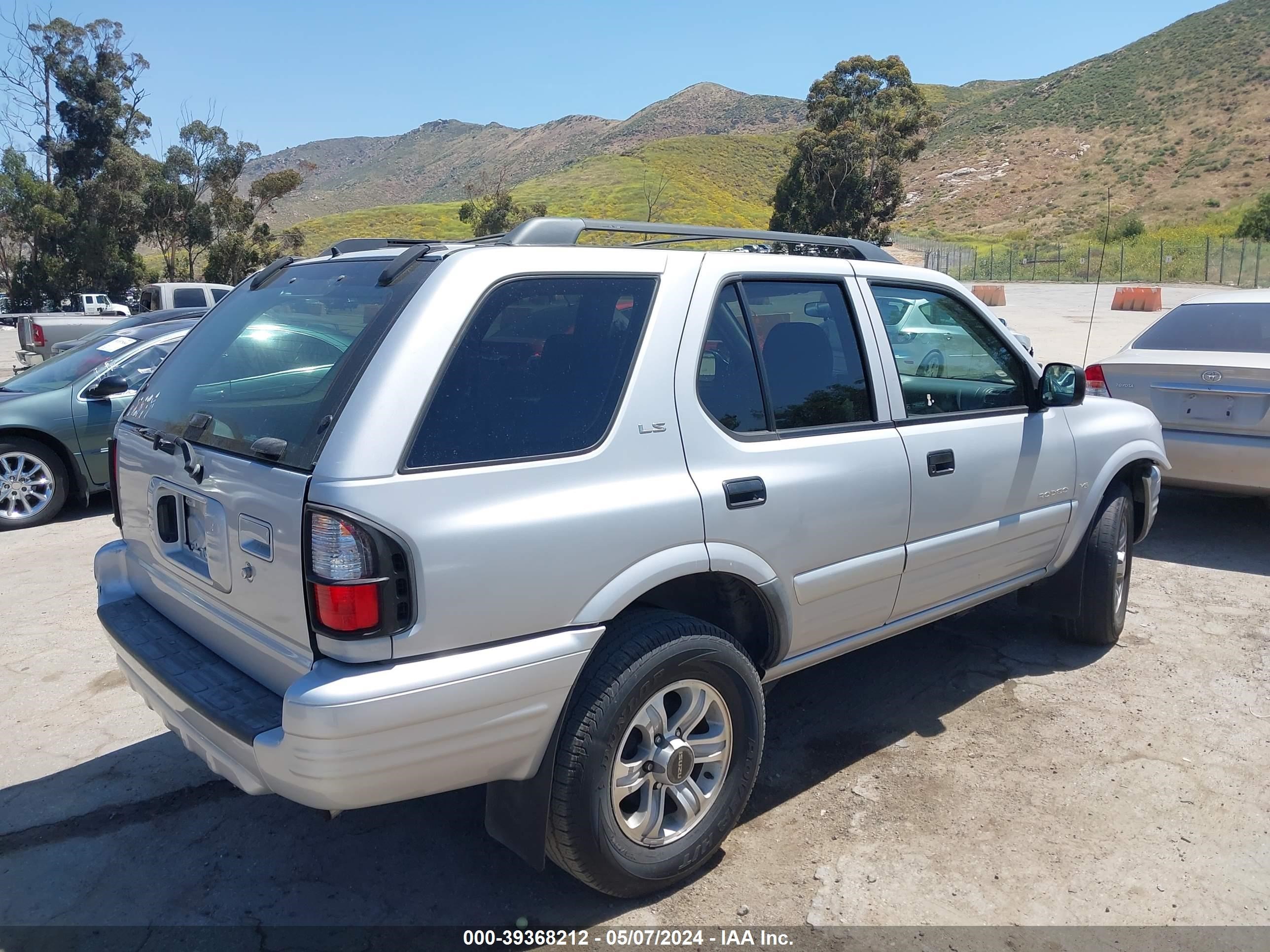 Photo 3 VIN: 4S2CK58W614362989 - ISUZU RODEO 