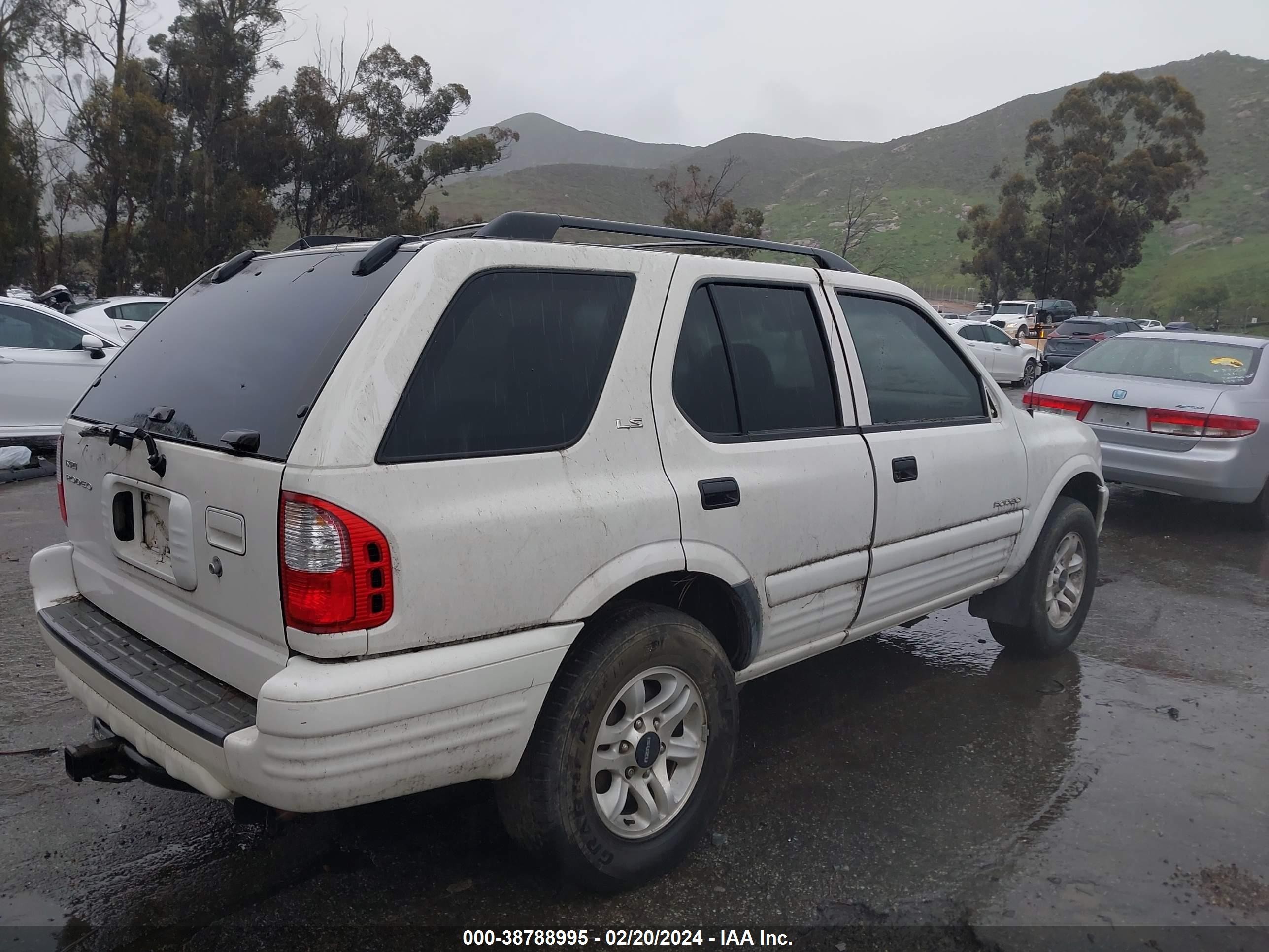 Photo 3 VIN: 4S2CK58W624322252 - ISUZU RODEO 