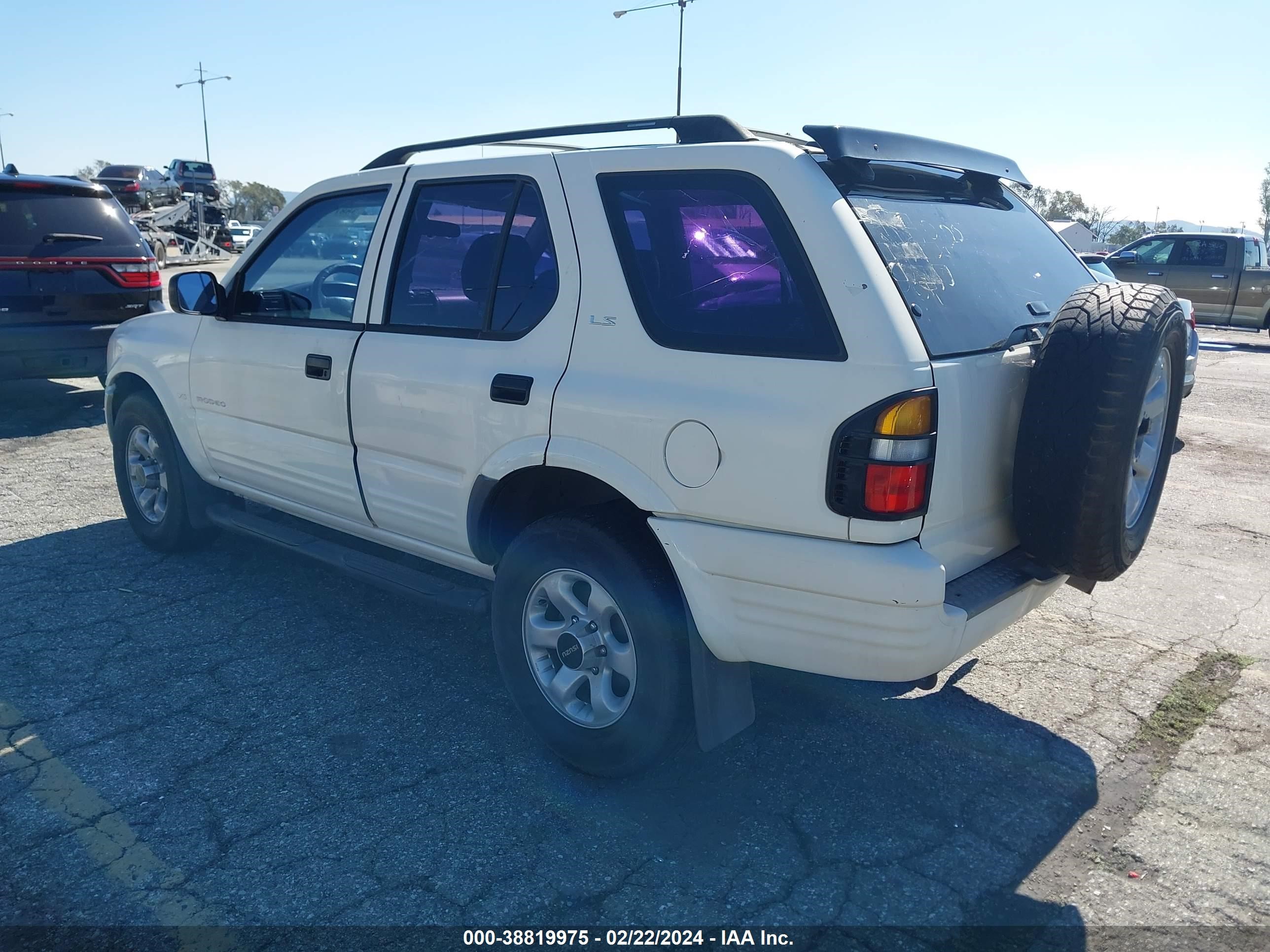 Photo 2 VIN: 4S2CK58W8X4362372 - ISUZU RODEO 