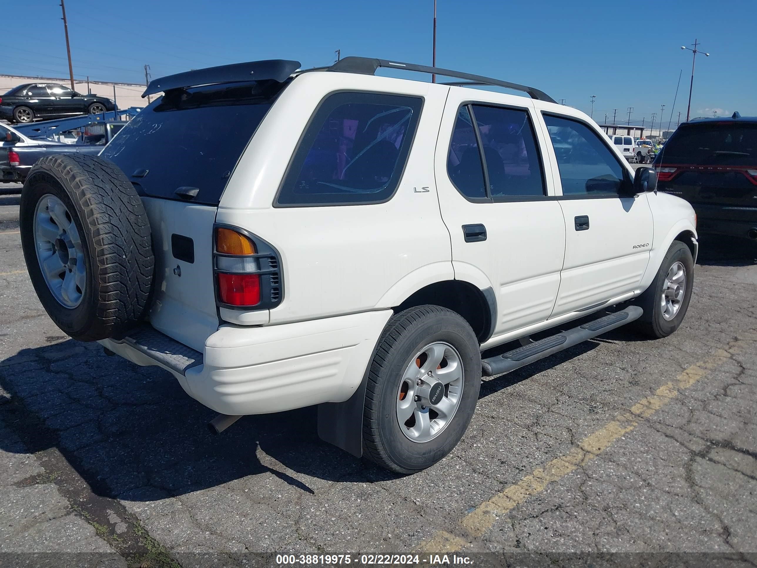 Photo 3 VIN: 4S2CK58W8X4362372 - ISUZU RODEO 