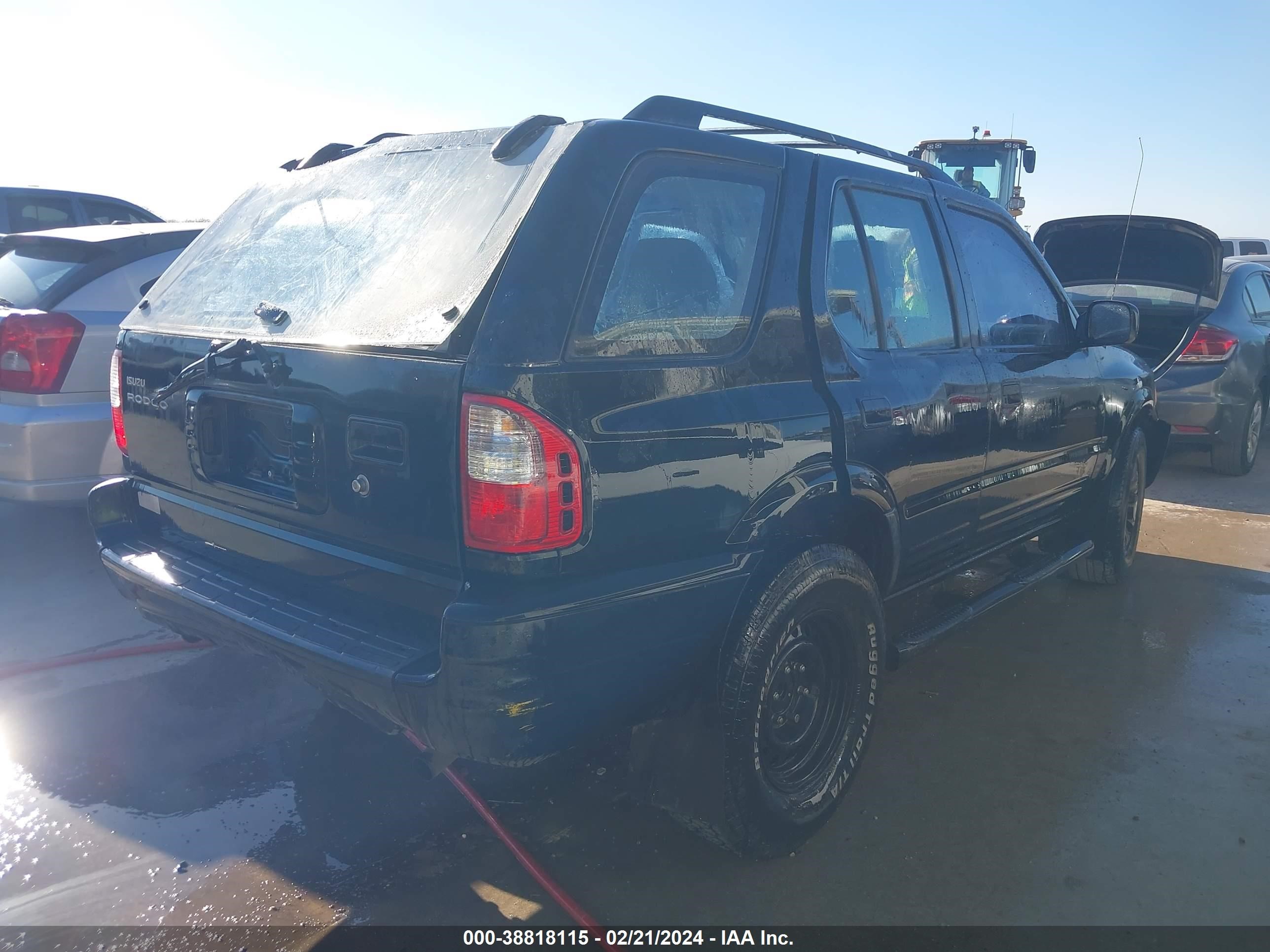 Photo 3 VIN: 4S2CK58W8Y4332368 - ISUZU RODEO 