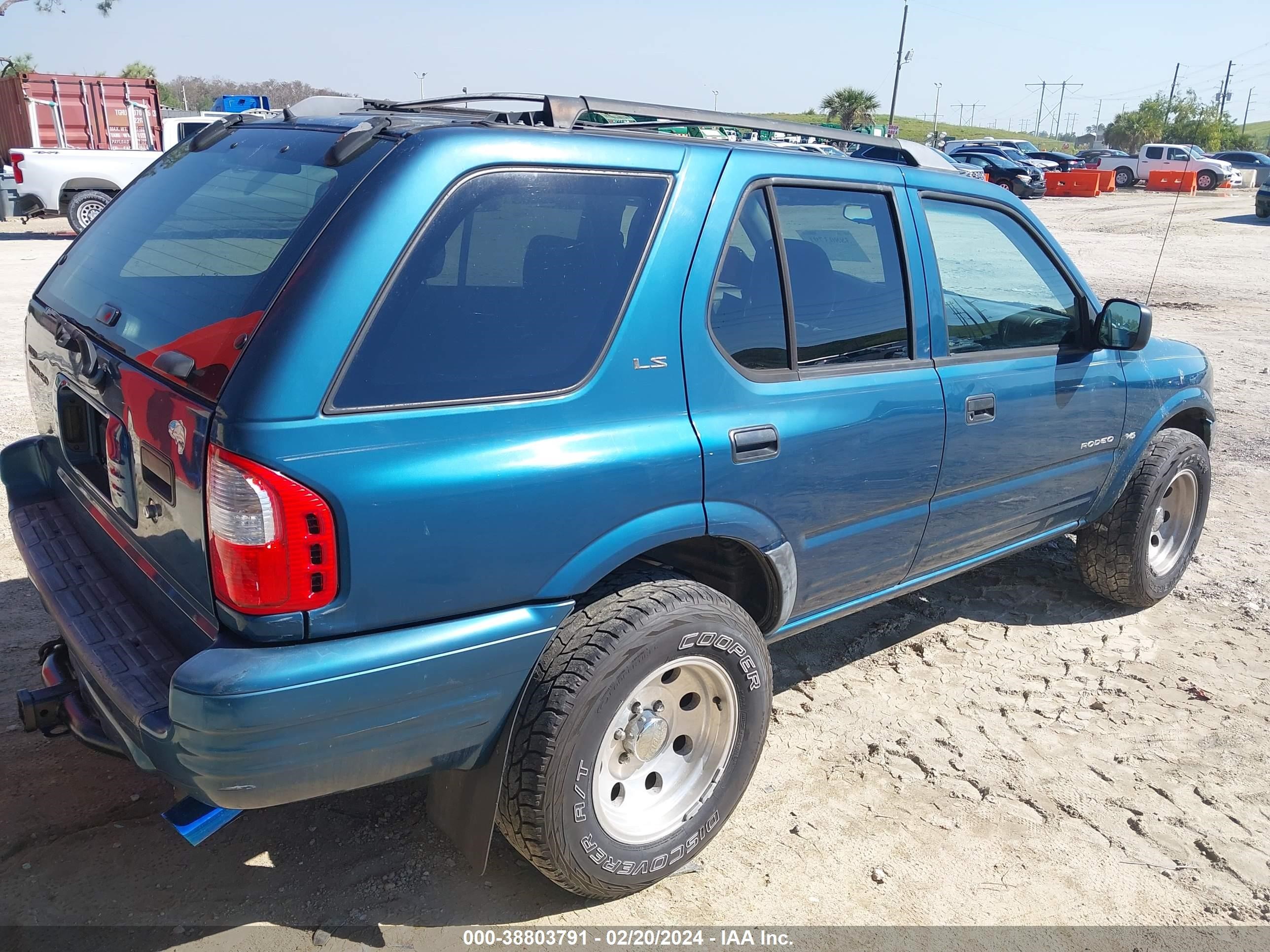 Photo 3 VIN: 4S2CK58W914349363 - ISUZU RODEO 