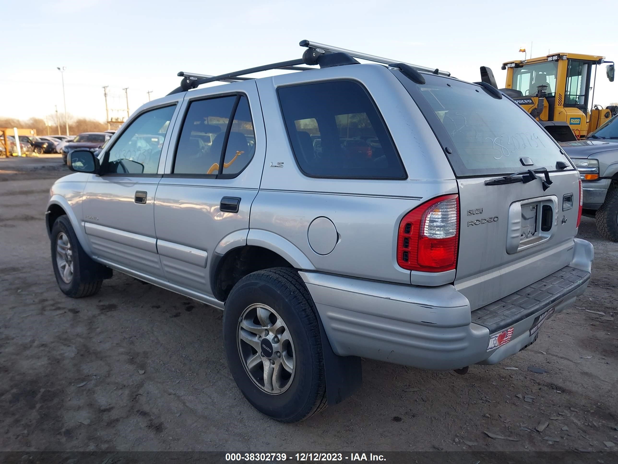 Photo 2 VIN: 4S2CK58W924325842 - ISUZU RODEO 