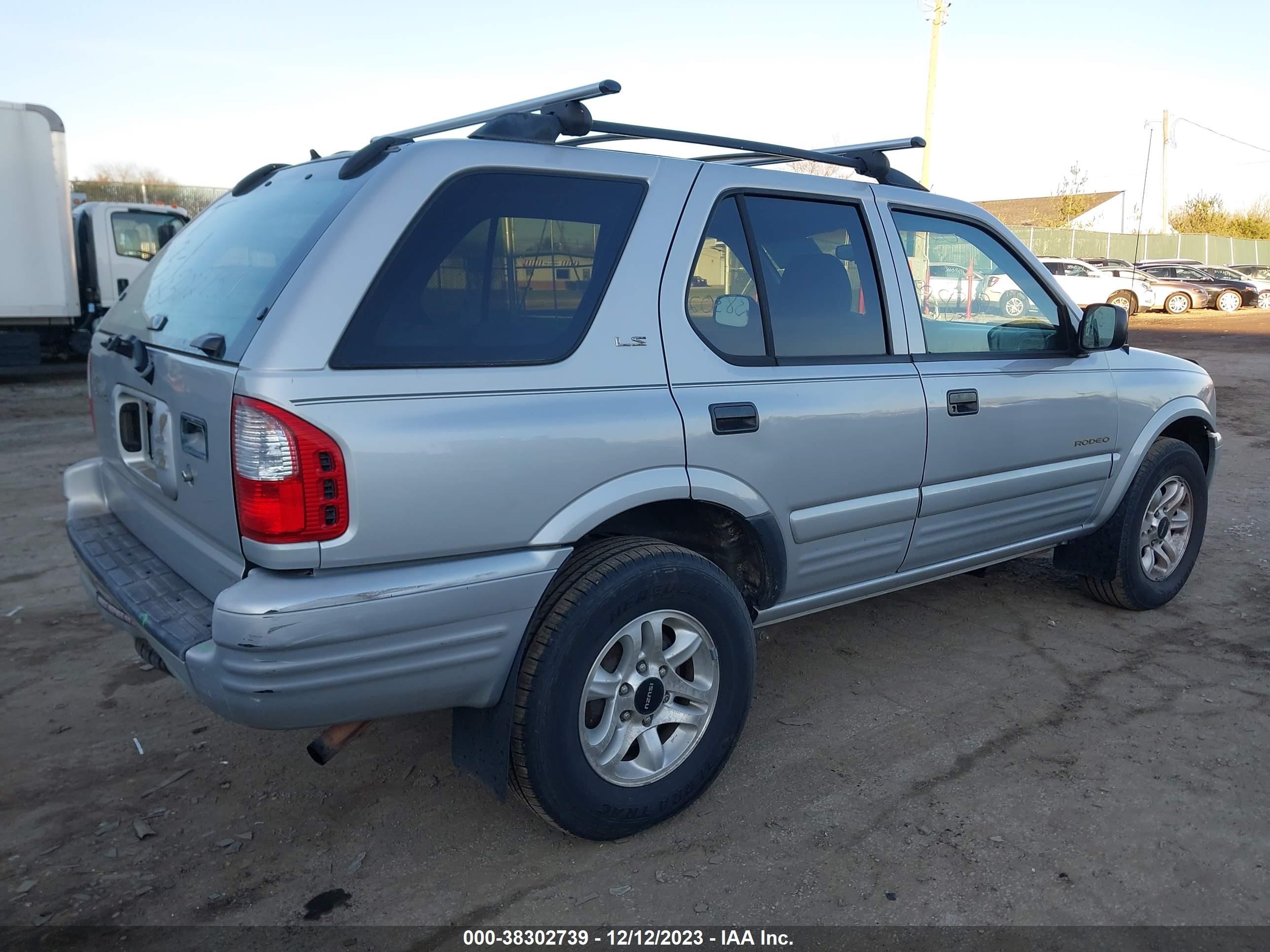 Photo 3 VIN: 4S2CK58W924325842 - ISUZU RODEO 