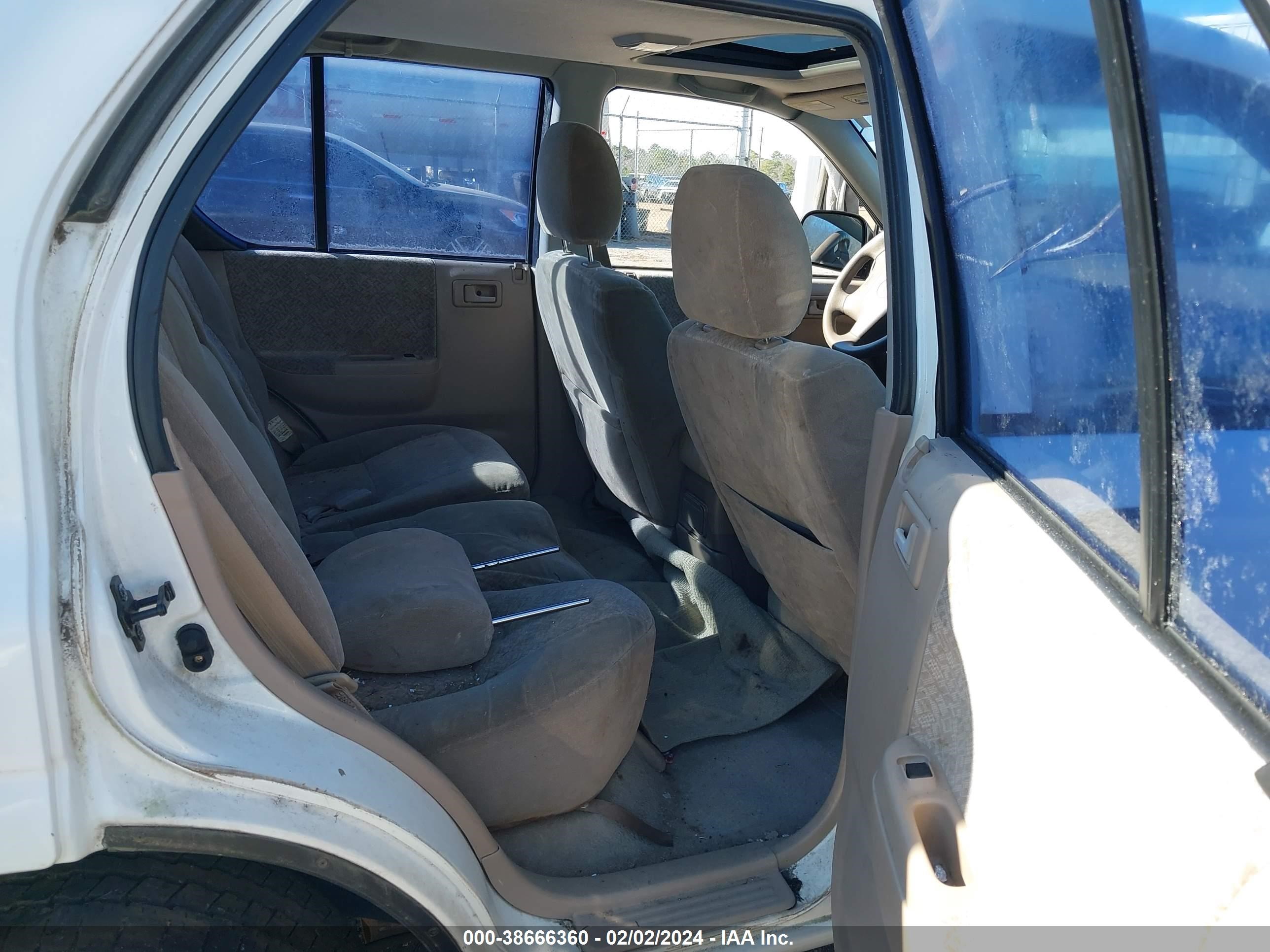 Photo 7 VIN: 4S2CK58W9Y4300321 - ISUZU RODEO 