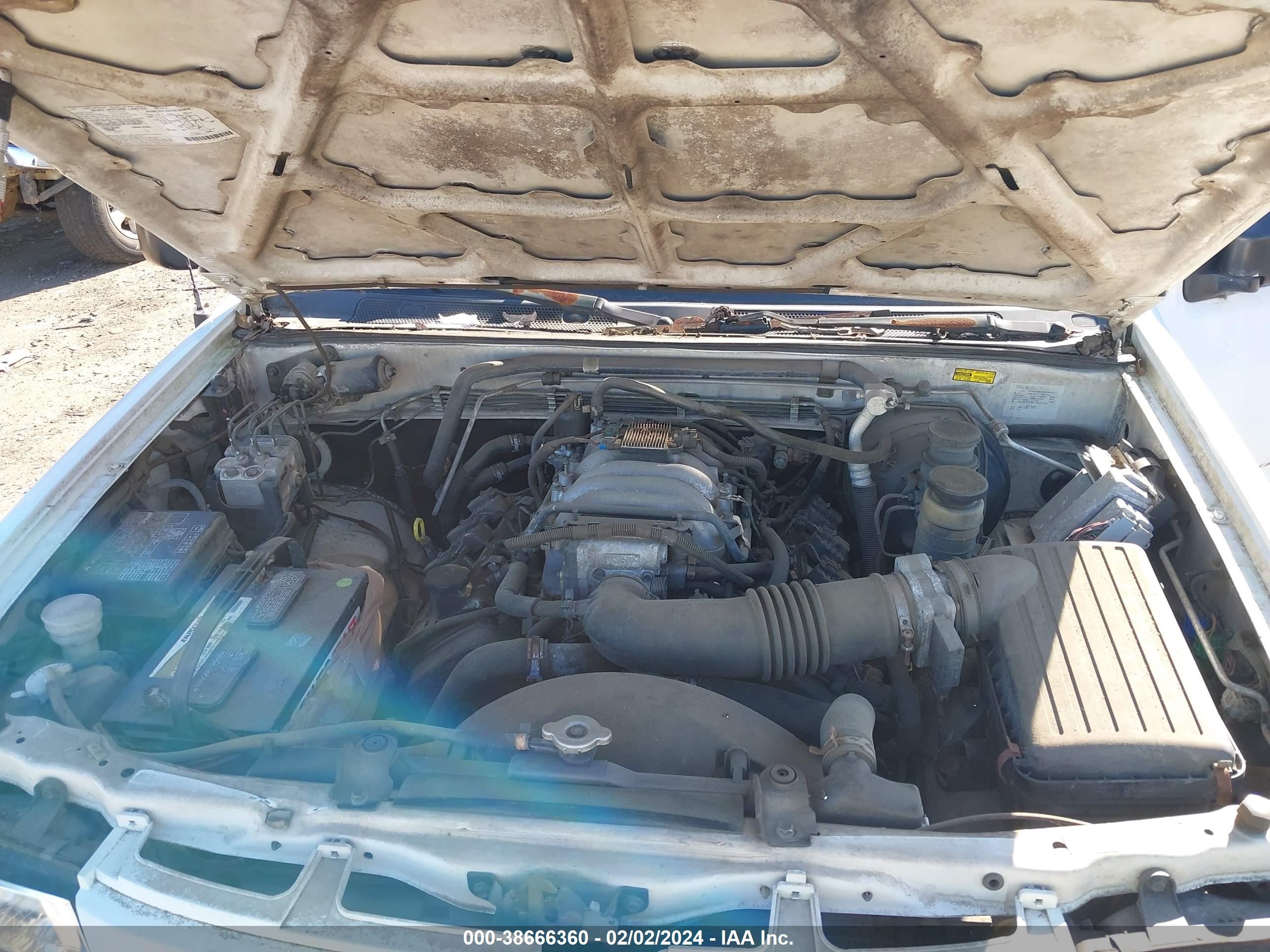 Photo 9 VIN: 4S2CK58W9Y4300321 - ISUZU RODEO 