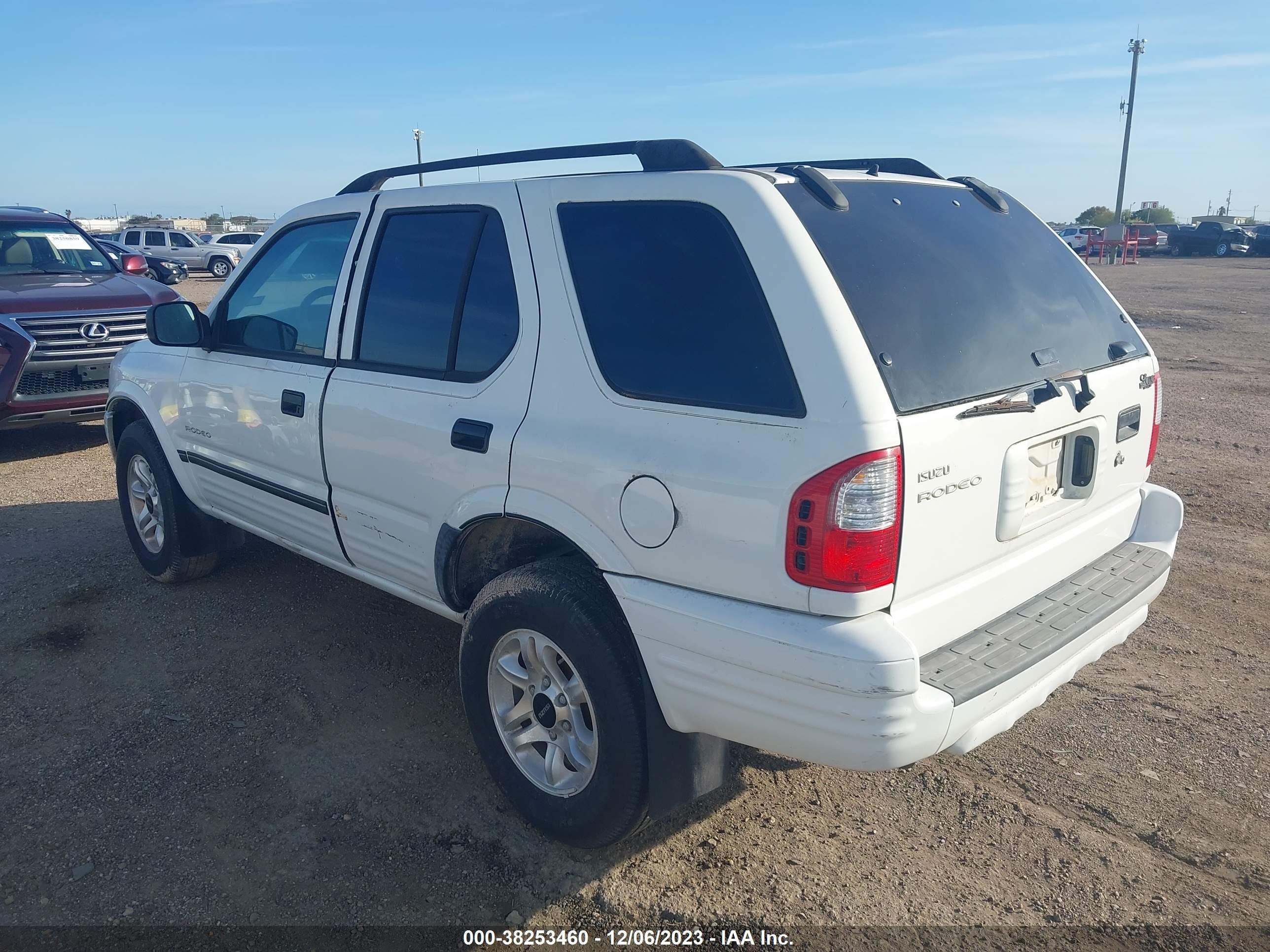 Photo 2 VIN: 4S2CK58WX44312374 - ISUZU RODEO 