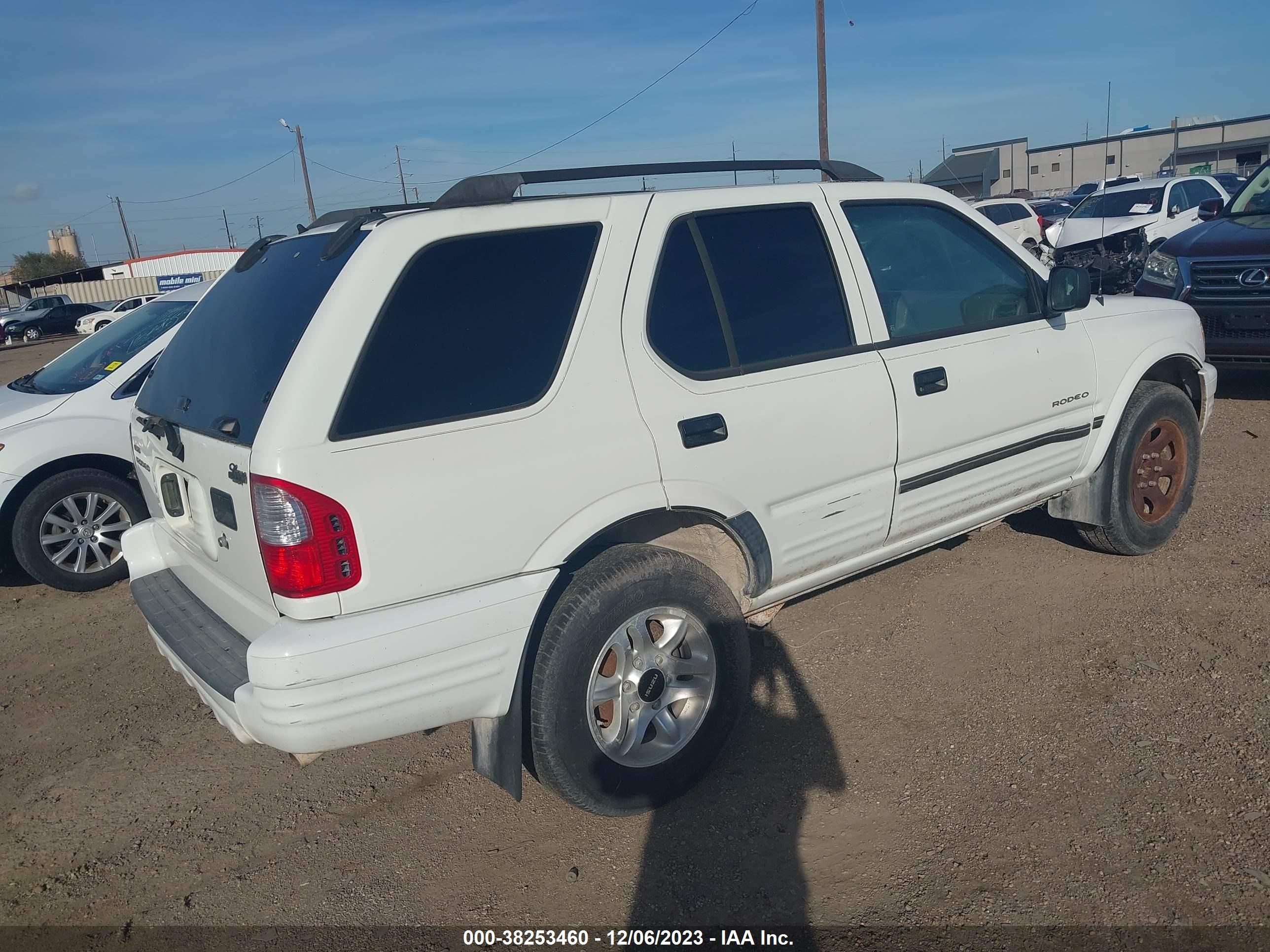 Photo 3 VIN: 4S2CK58WX44312374 - ISUZU RODEO 