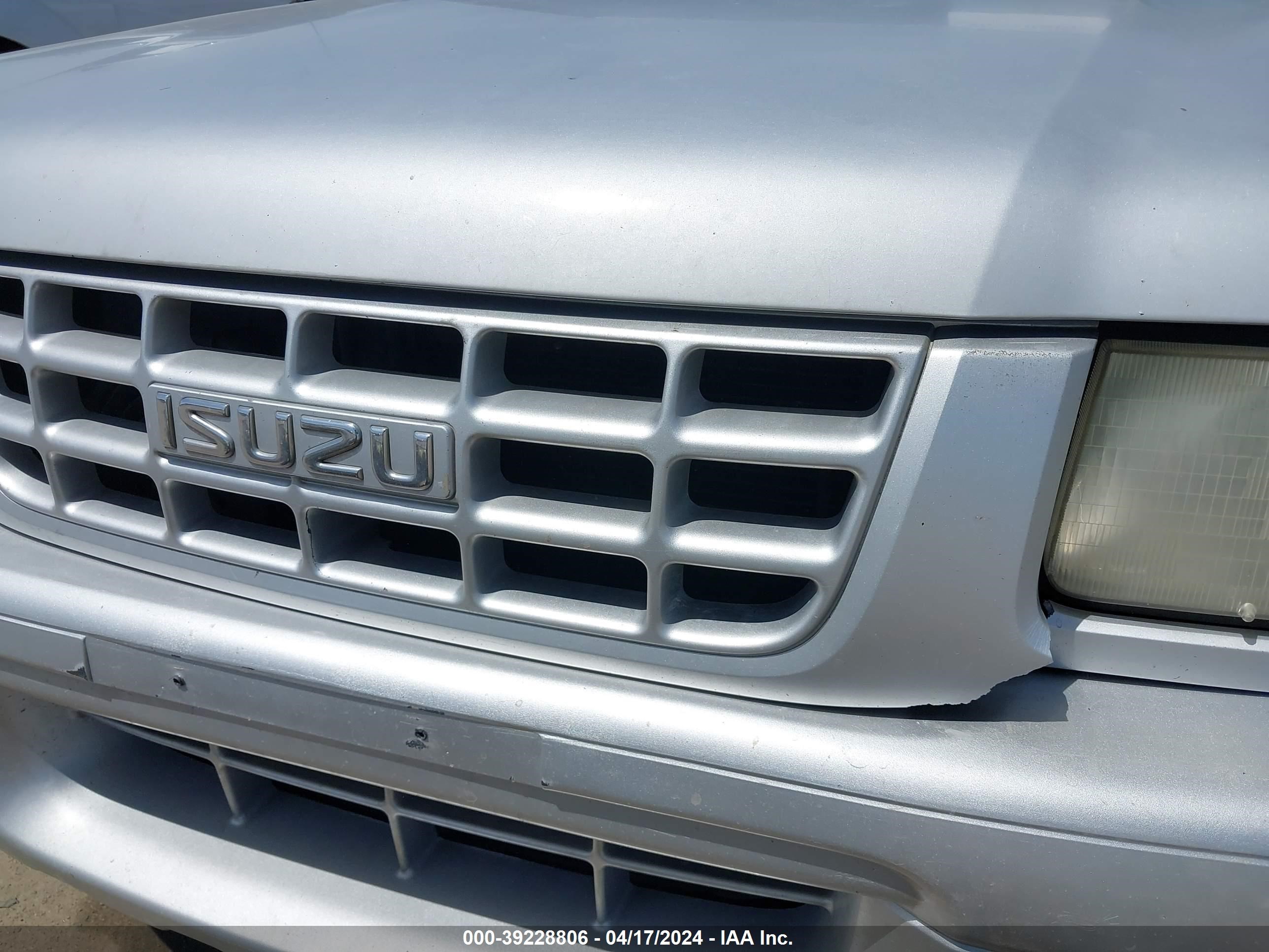 Photo 5 VIN: 4S2CK58WXX4313674 - ISUZU RODEO 