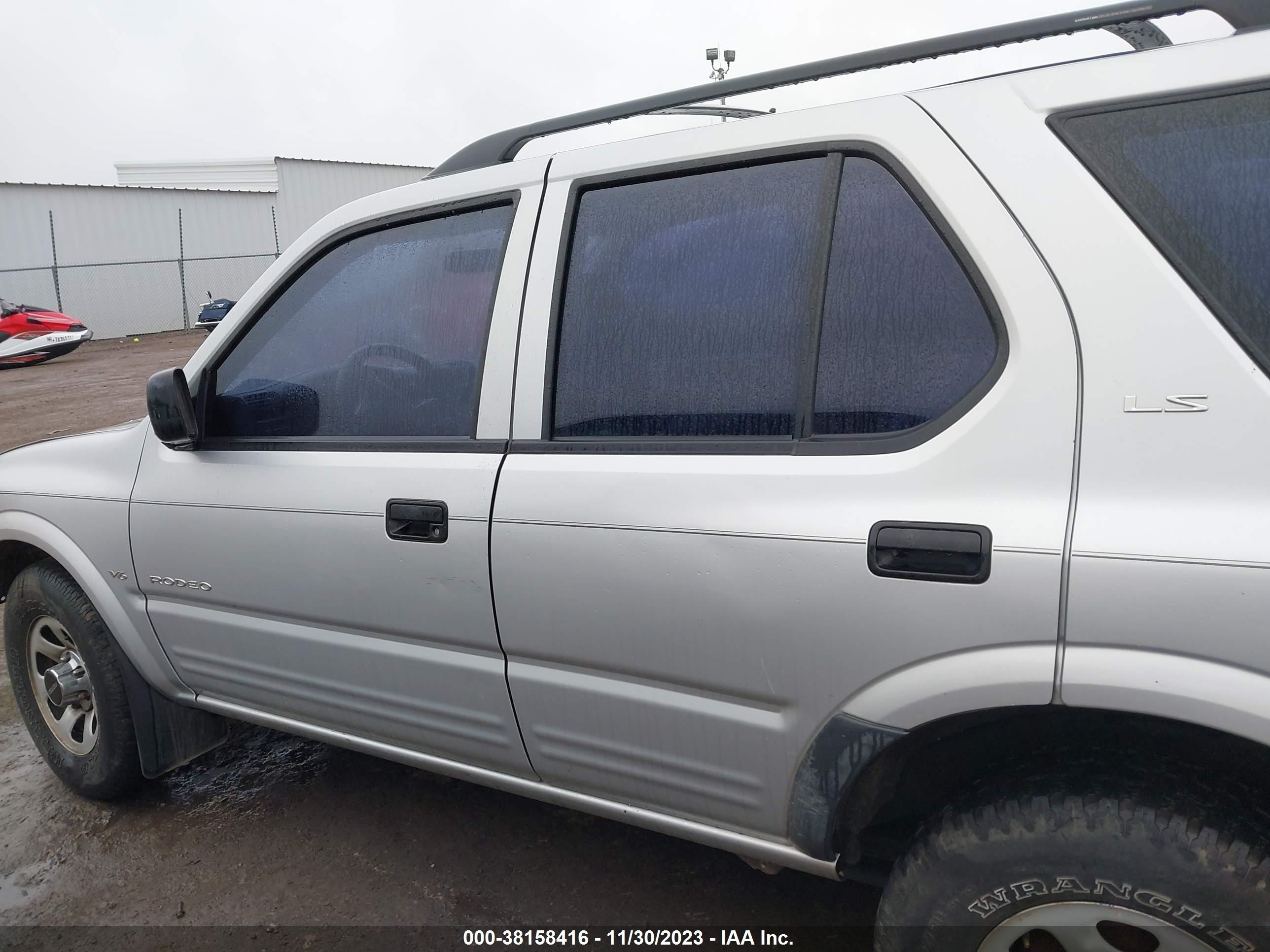 Photo 13 VIN: 4S2CK58WXX4384101 - ISUZU RODEO 