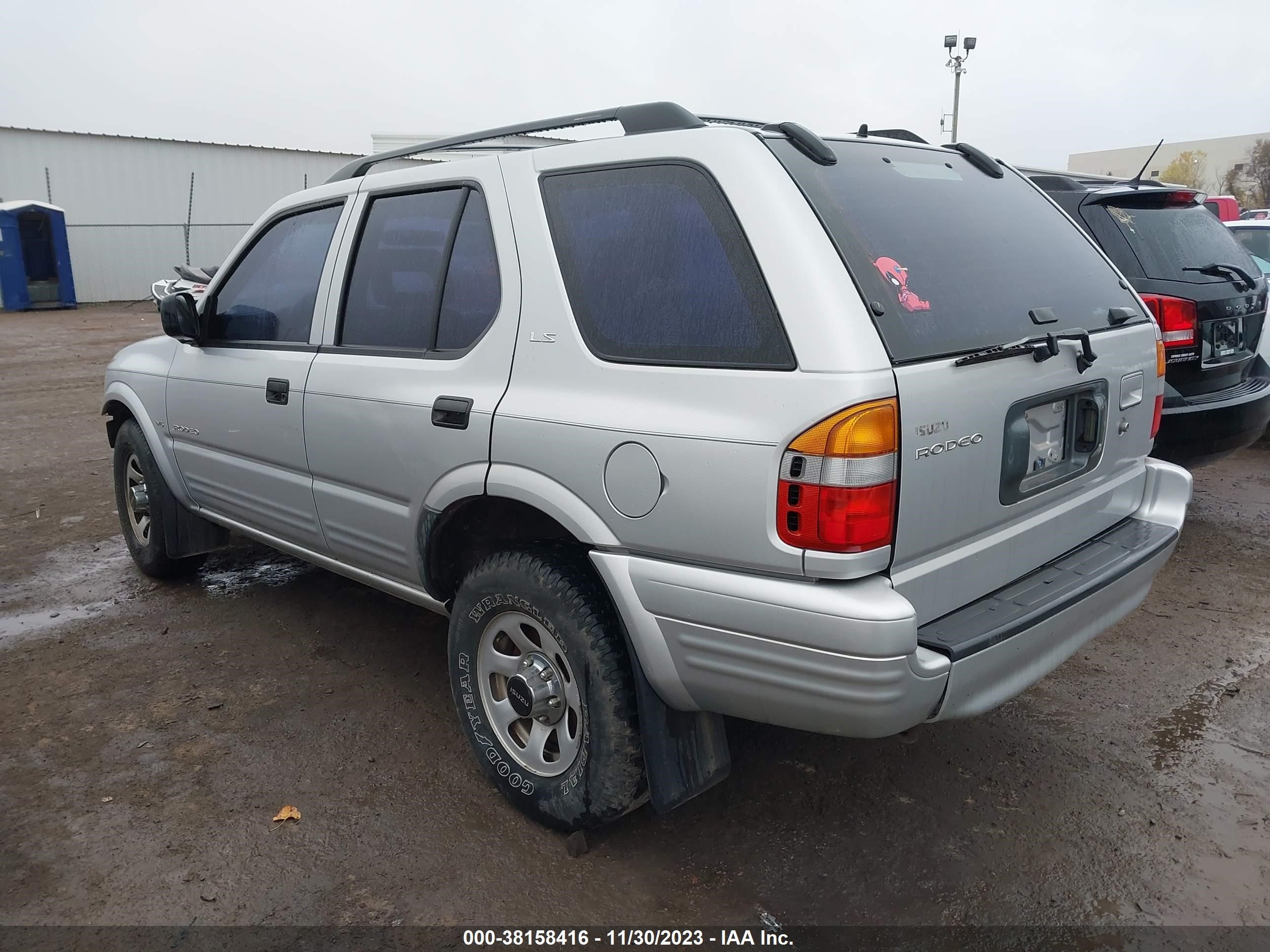 Photo 2 VIN: 4S2CK58WXX4384101 - ISUZU RODEO 