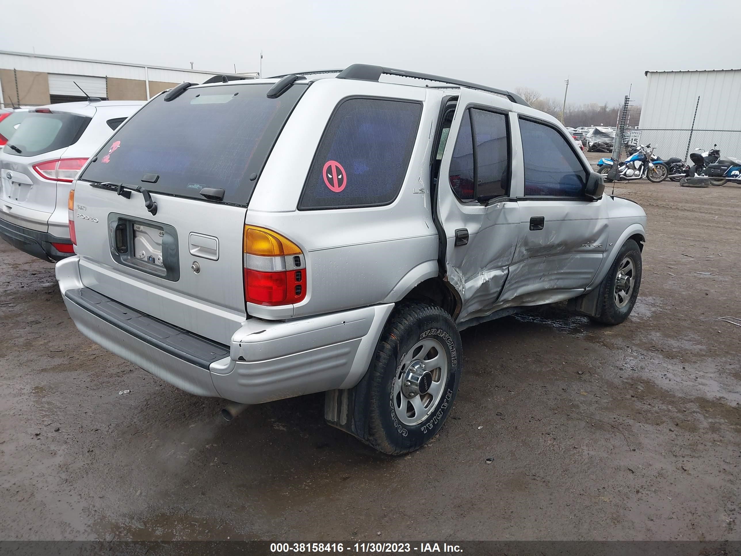 Photo 3 VIN: 4S2CK58WXX4384101 - ISUZU RODEO 