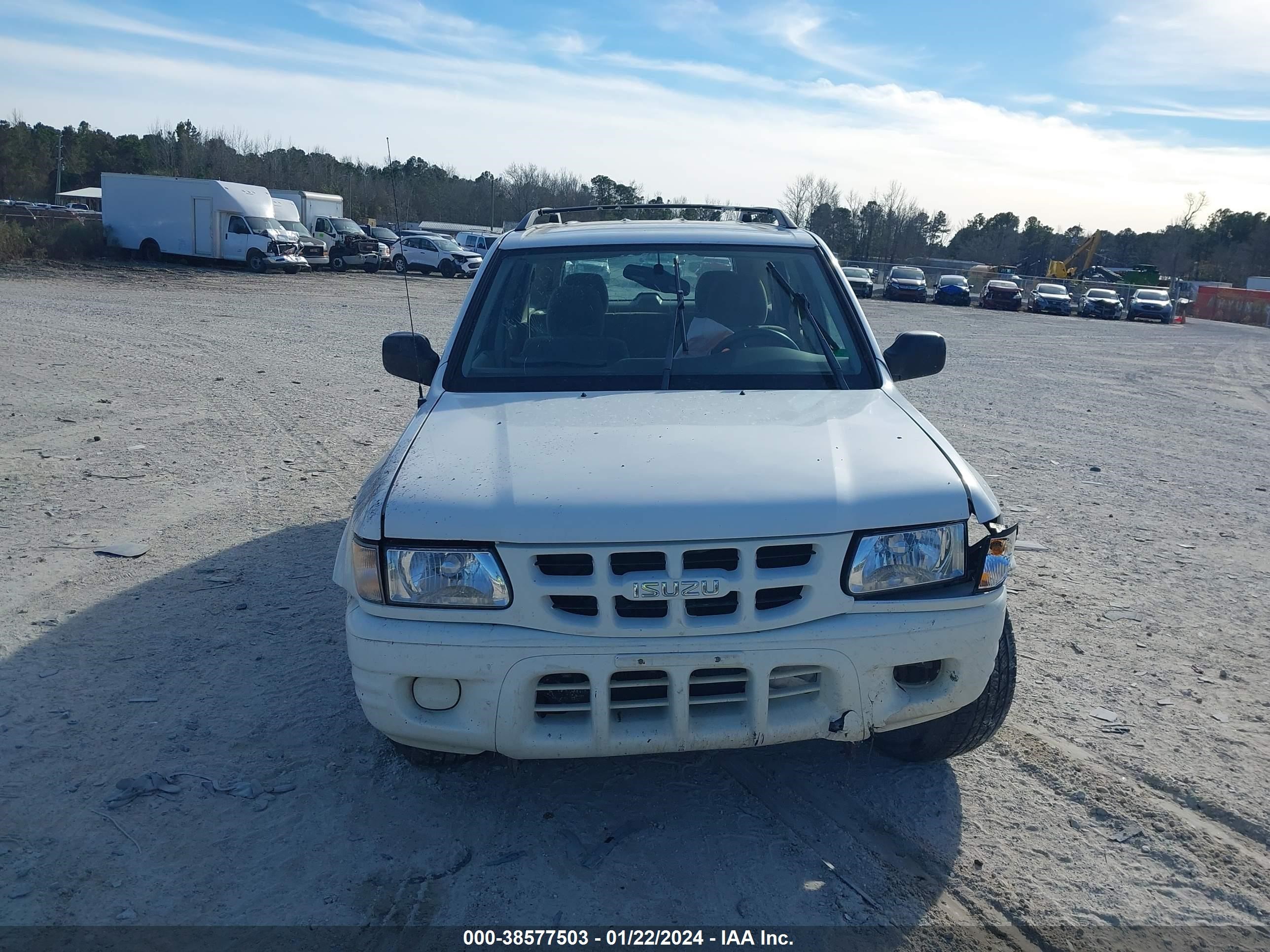 Photo 11 VIN: 4S2CK58WXY4348524 - ISUZU RODEO 