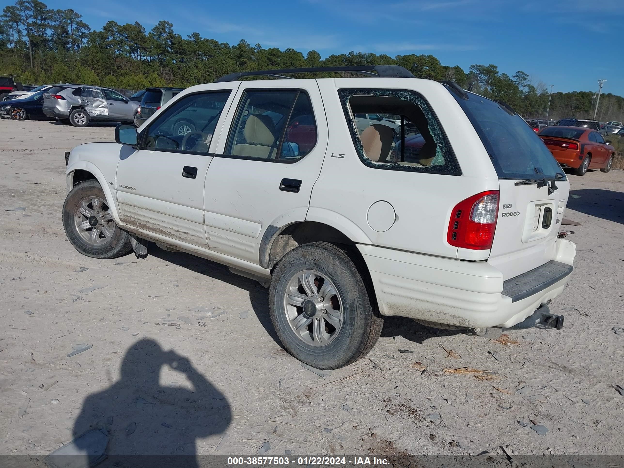 Photo 2 VIN: 4S2CK58WXY4348524 - ISUZU RODEO 