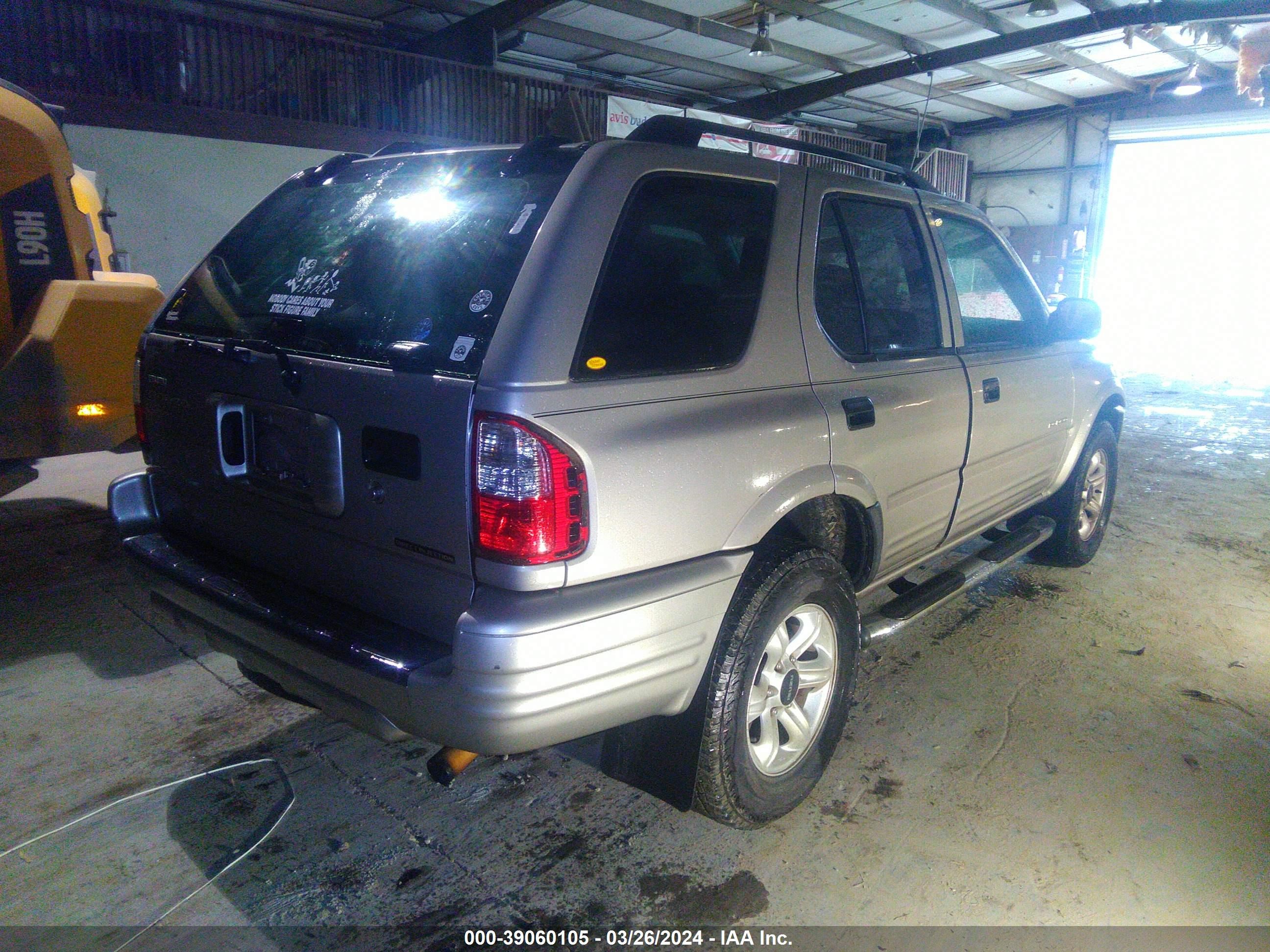 Photo 3 VIN: 4S2CK58Y444308242 - ISUZU RODEO 