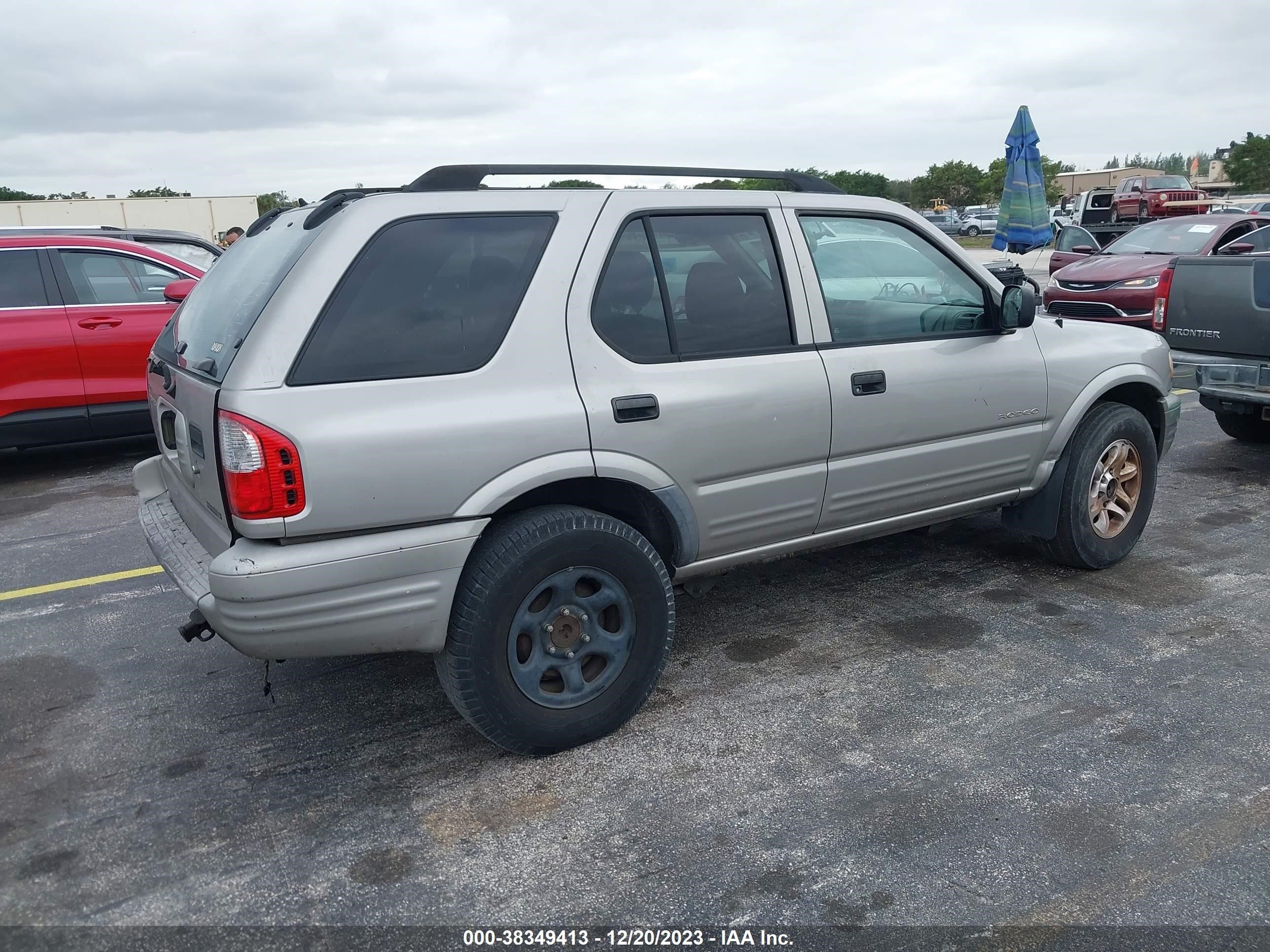 Photo 3 VIN: 4S2CK58YX44316359 - ISUZU RODEO 