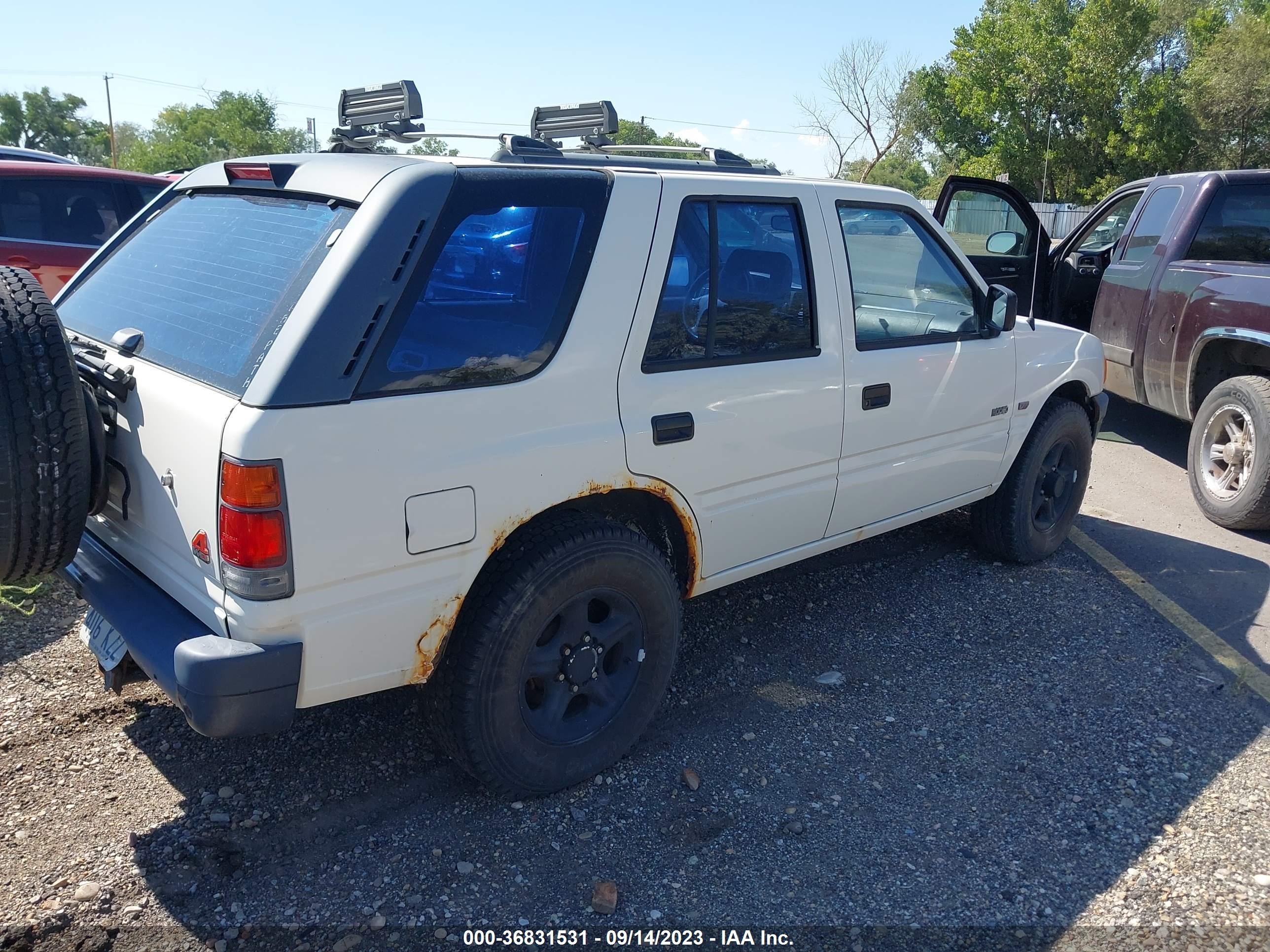 Photo 3 VIN: 4S2CM58V9T4305402 - ISUZU RODEO 