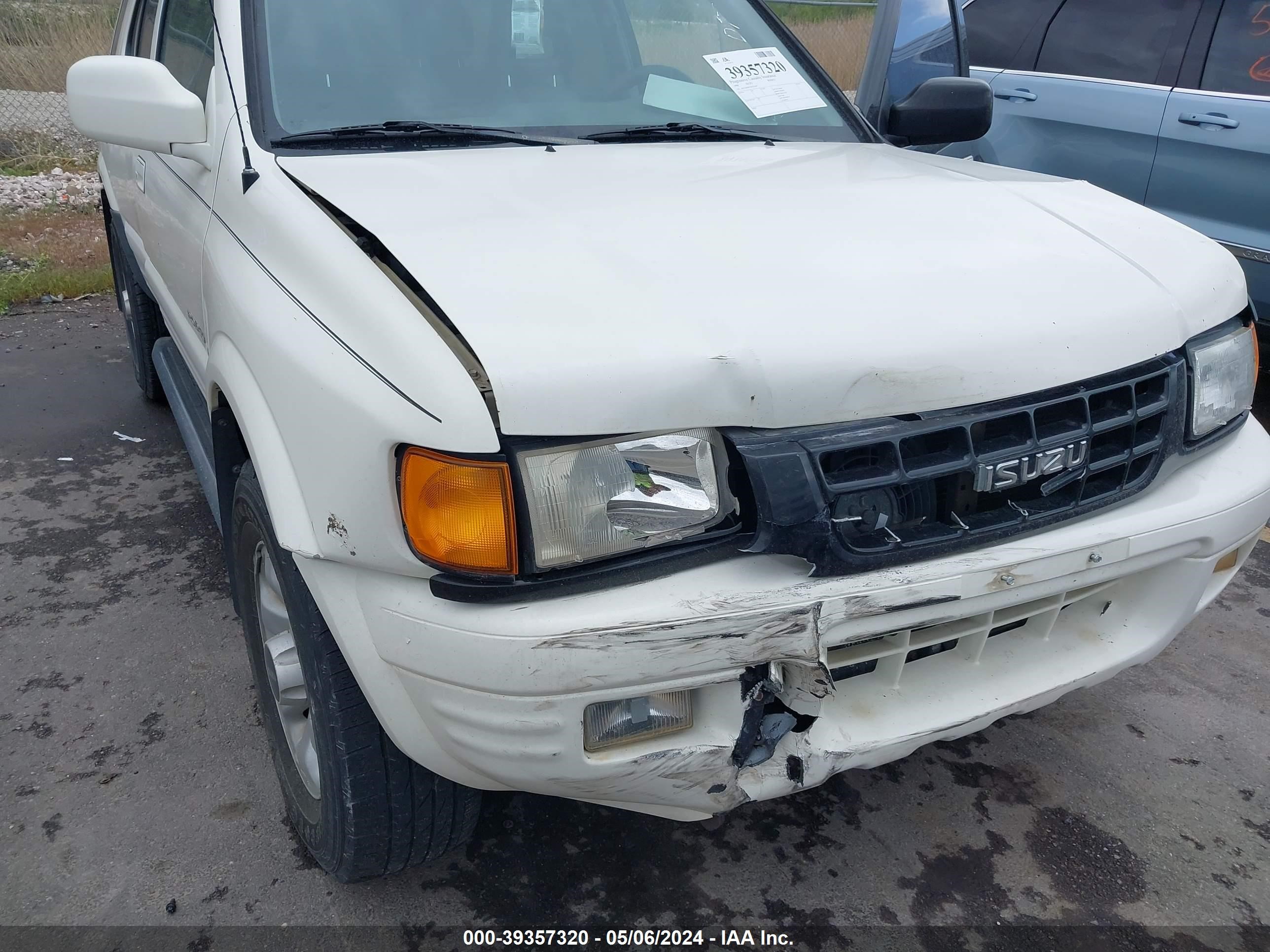 Photo 5 VIN: 4S2CM58W2W4316447 - ISUZU RODEO 