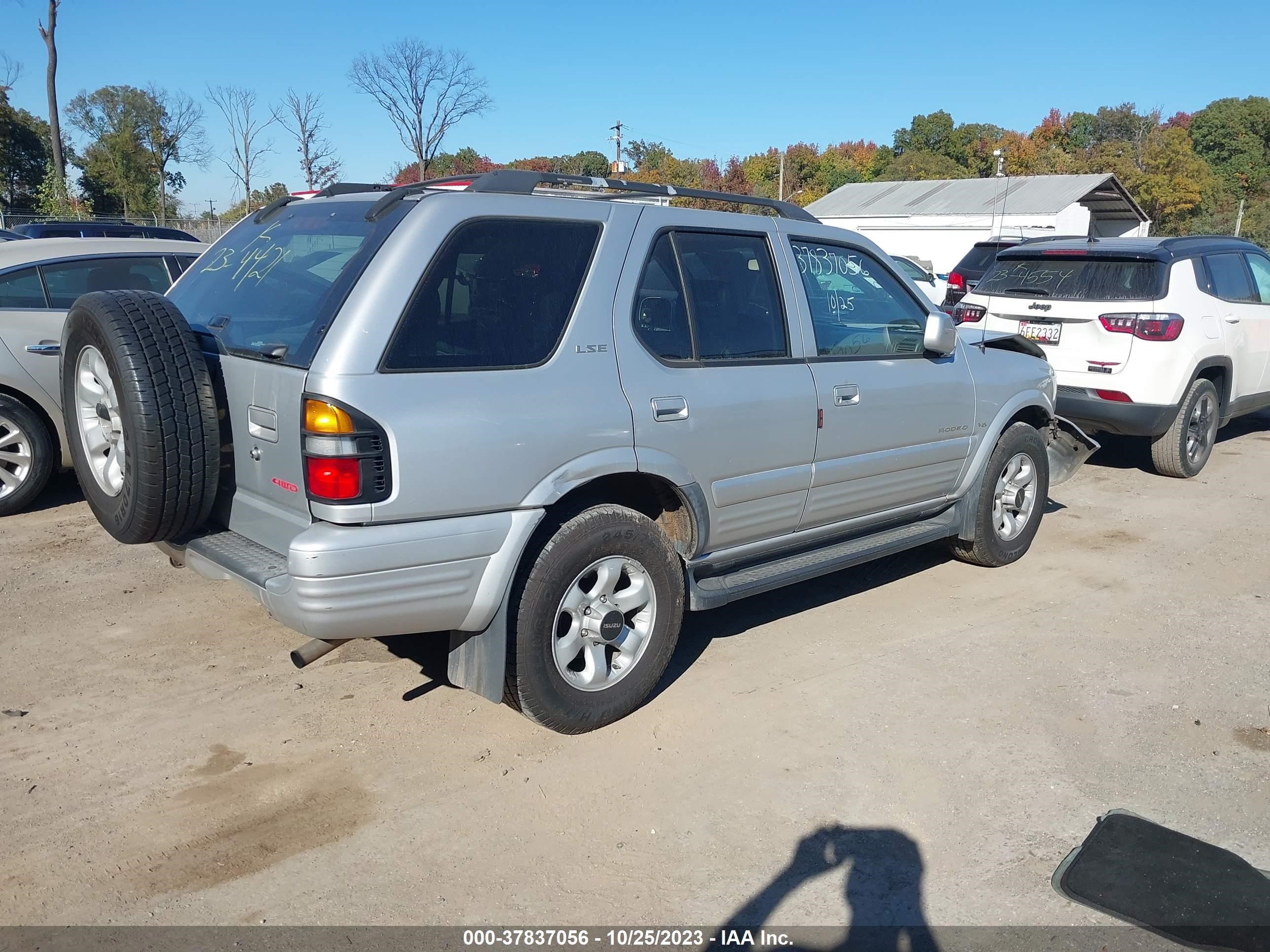 Photo 3 VIN: 4S2CM58W8X4376816 - ISUZU RODEO 