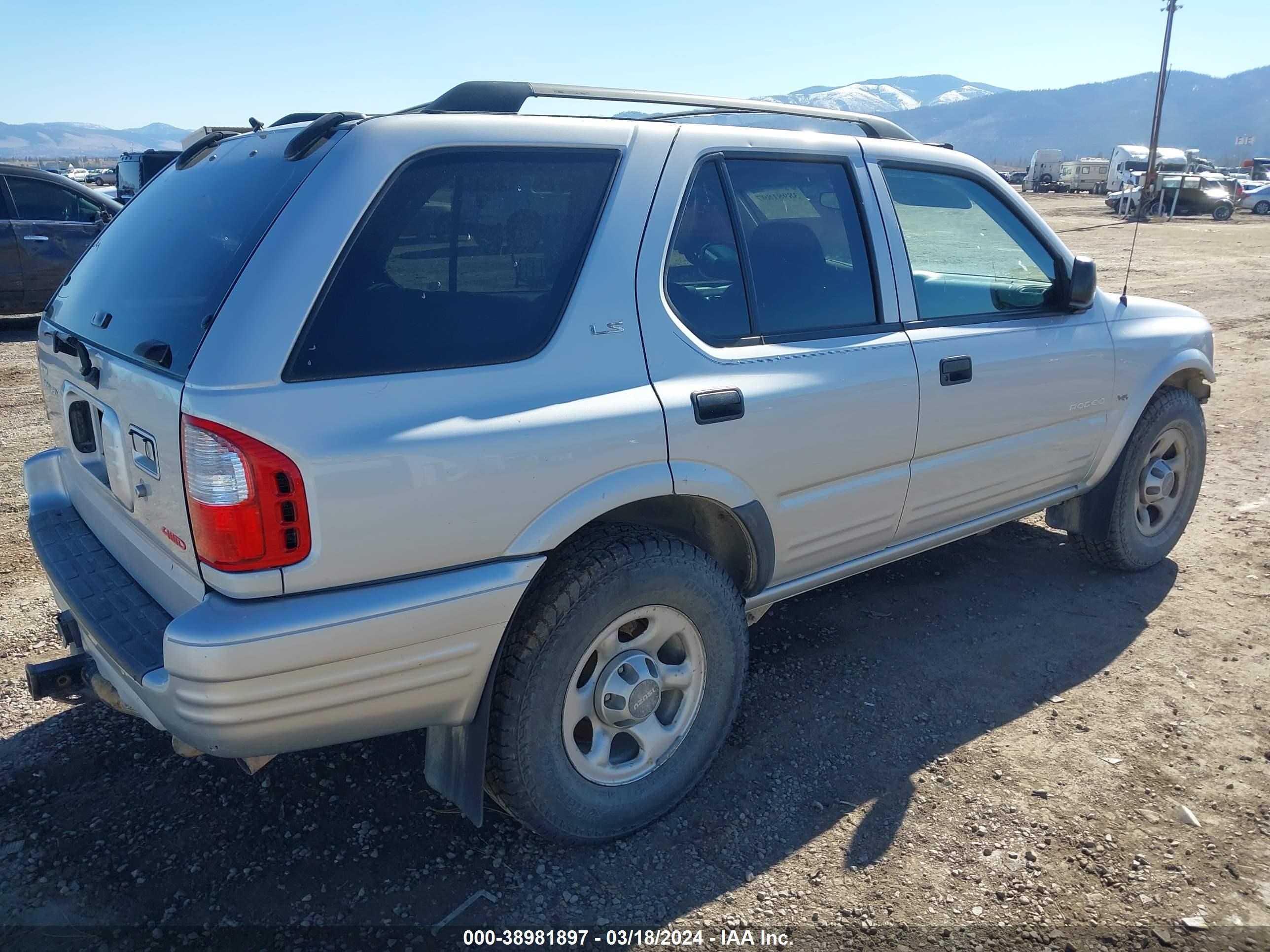 Photo 3 VIN: 4S2DM58W314343797 - ISUZU RODEO 