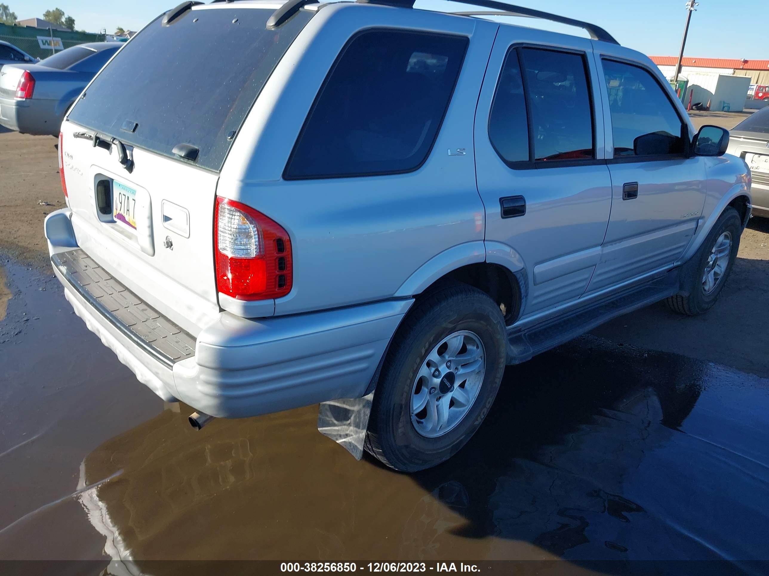 Photo 3 VIN: 4S2DM58W824330464 - ISUZU RODEO 