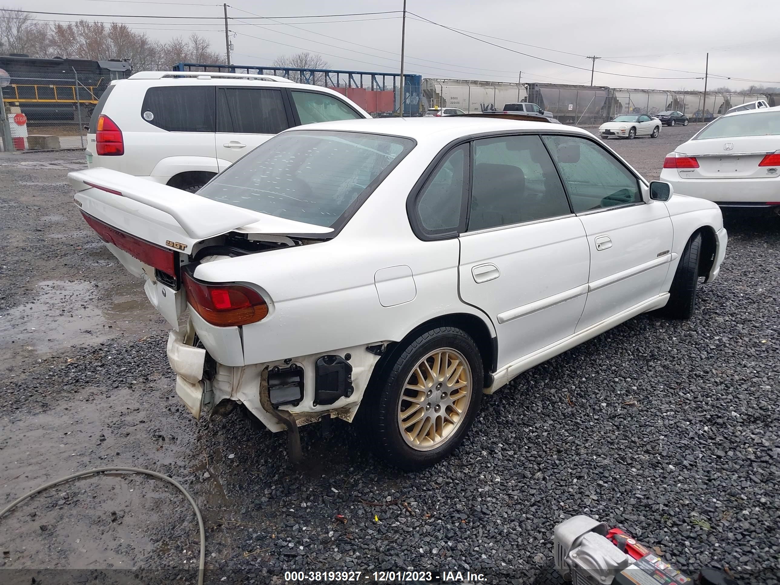 Photo 3 VIN: 4S3BD6753X7250822 - SUBARU LEGACY 