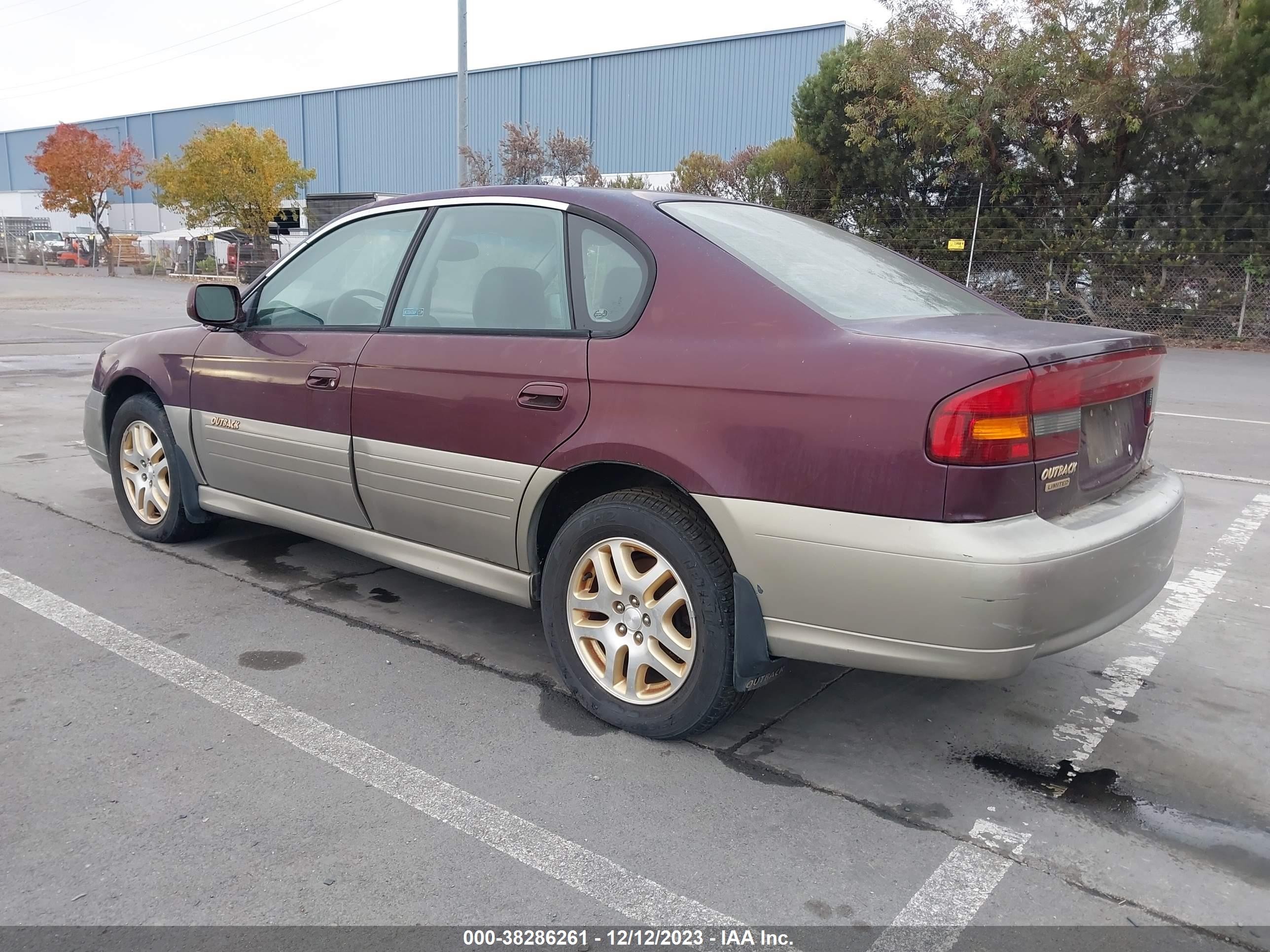 Photo 2 VIN: 4S3BE6863Y7215607 - SUBARU OUTBACK 