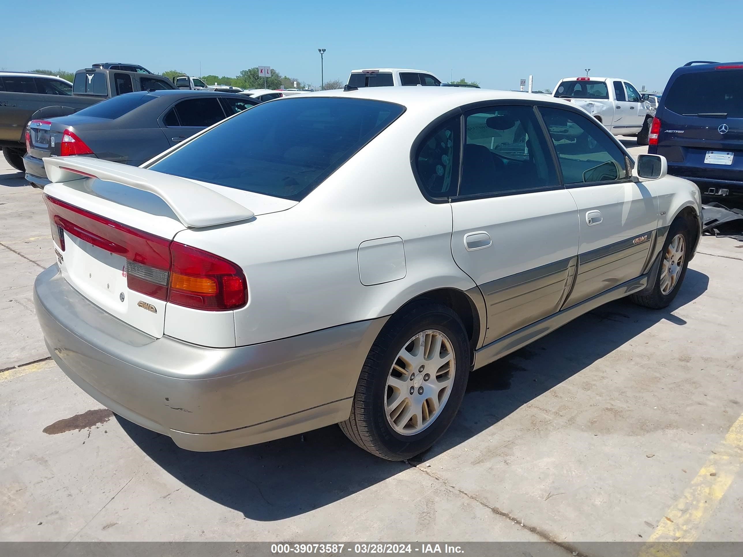 Photo 3 VIN: 4S3BE896137202857 - SUBARU OUTBACK 