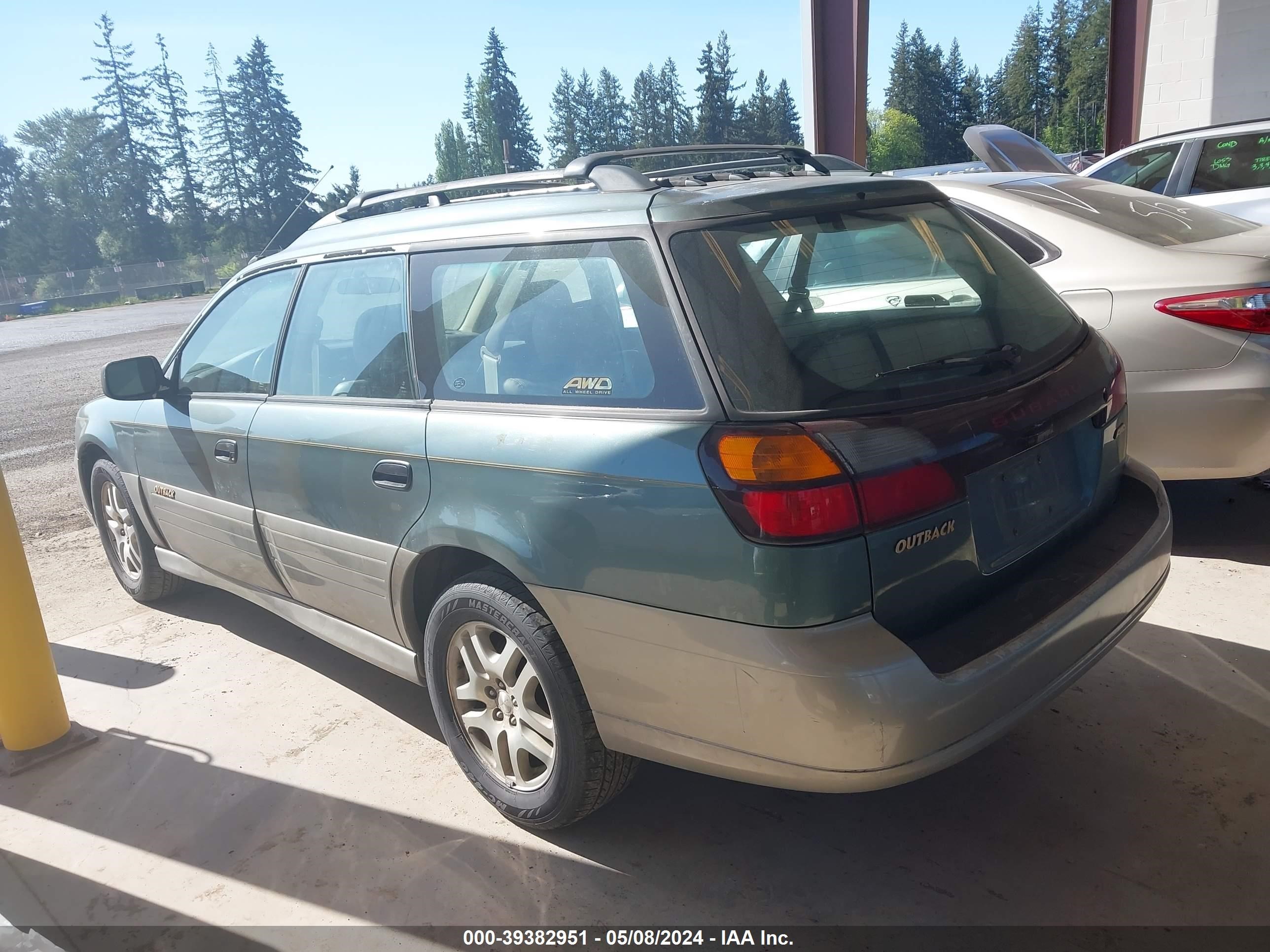 Photo 2 VIN: 4S3BH6653Y6631308 - SUBARU OUTBACK 