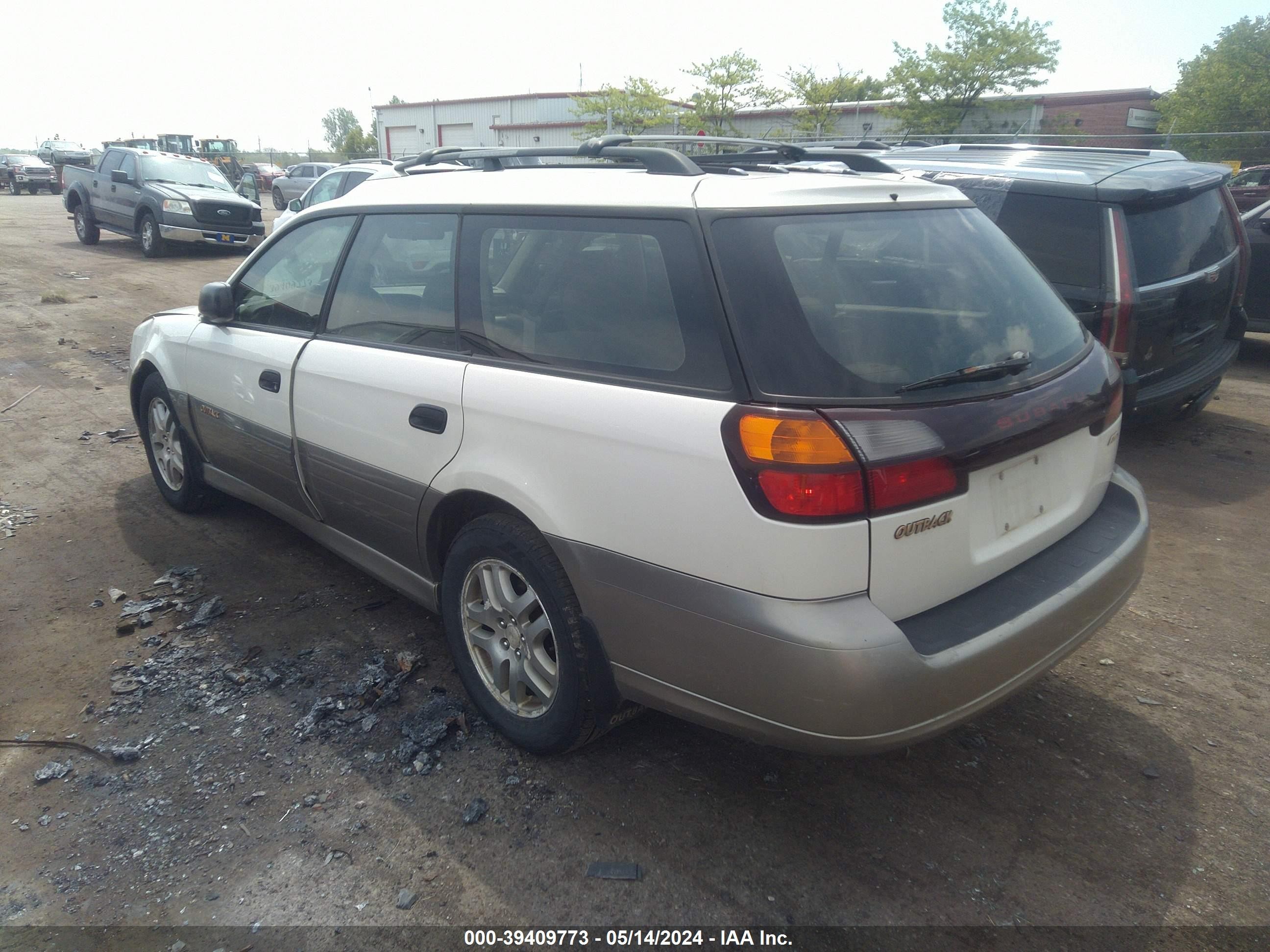 Photo 2 VIN: 4S3BH675337630094 - SUBARU OUTBACK 