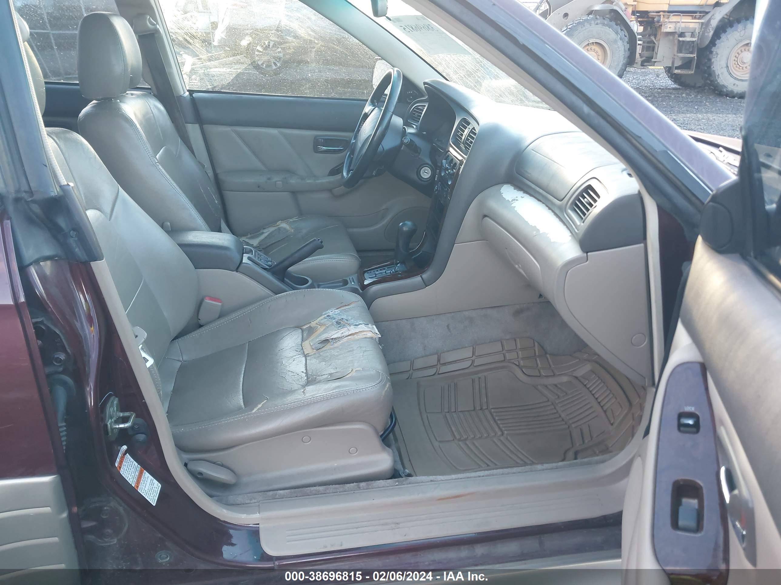 Photo 4 VIN: 4S3BH6864Y7620169 - SUBARU OUTBACK 