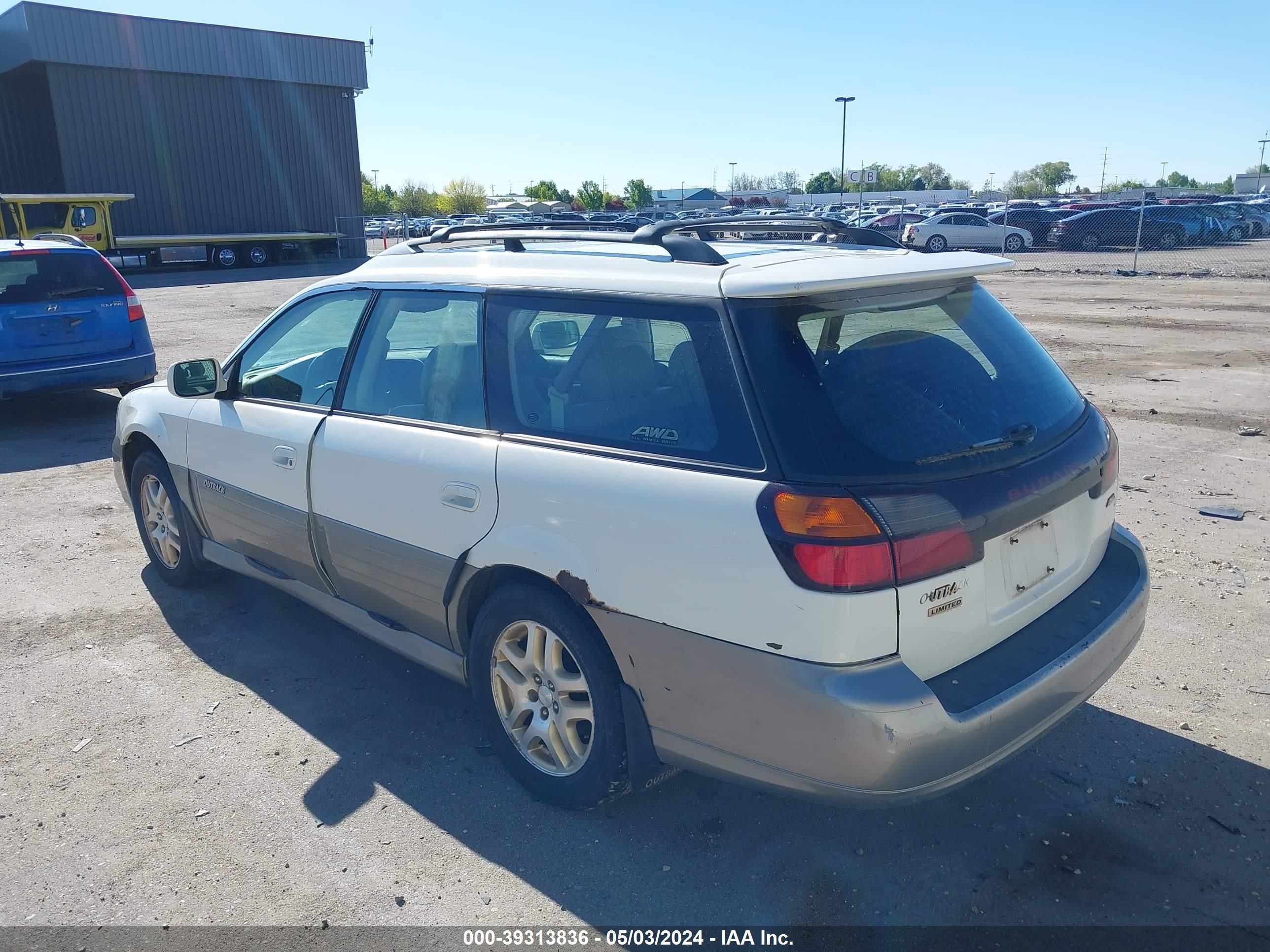 Photo 2 VIN: 4S3BH6867Y7634437 - SUBARU OUTBACK 