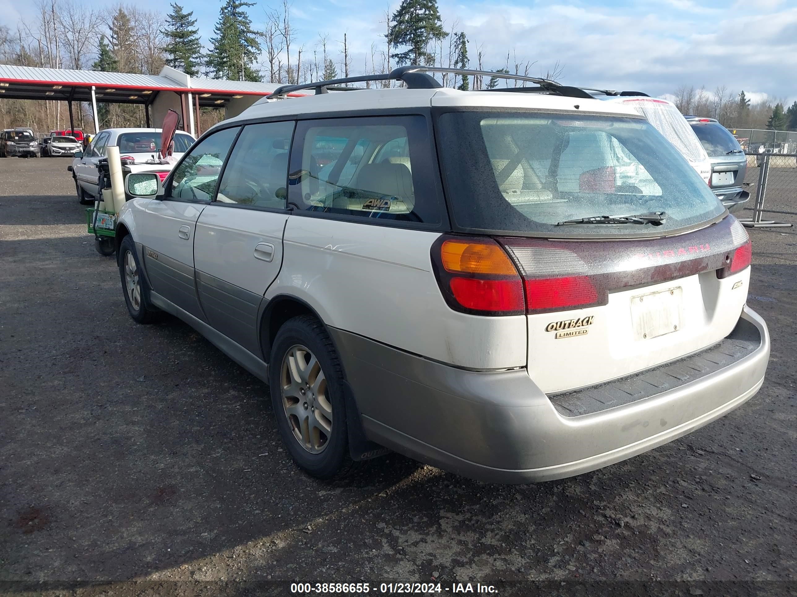 Photo 2 VIN: 4S3BH6868Y7604945 - SUBARU OUTBACK 