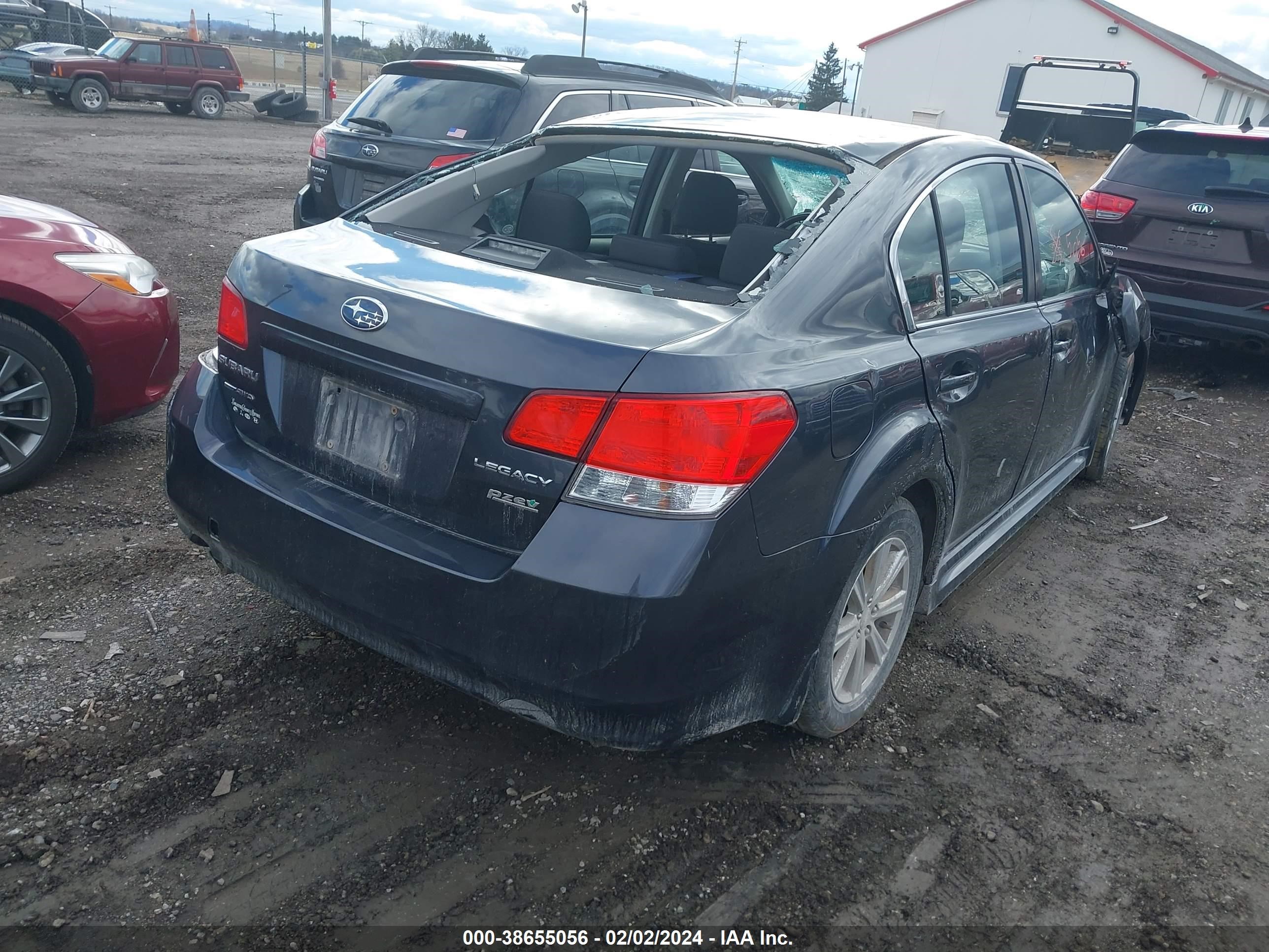 Photo 2 VIN: 4S3BMBC63B3248611 - SUBARU LEGACY 