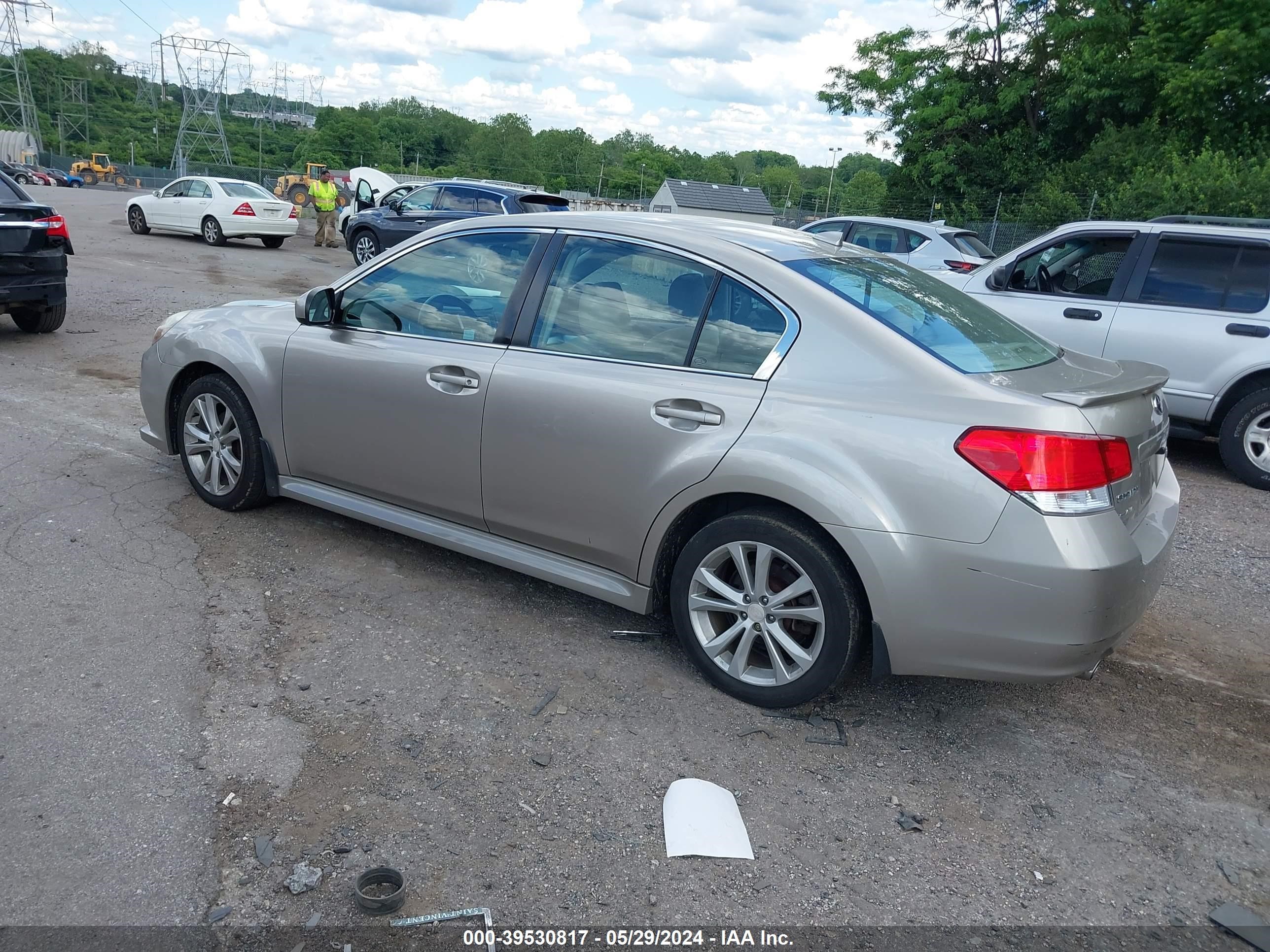 Photo 2 VIN: 4S3BMBC65E3026933 - SUBARU LEGACY 