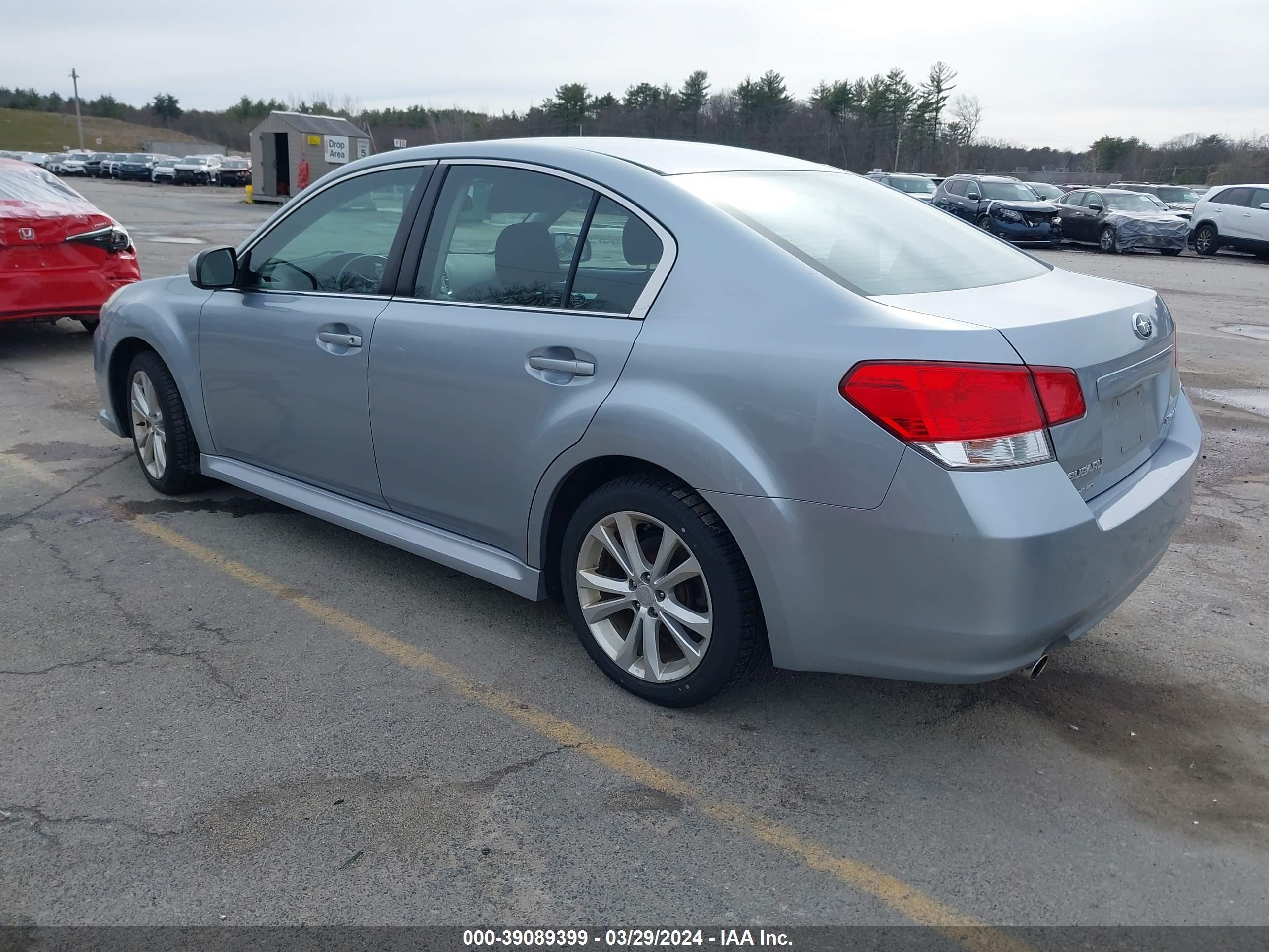 Photo 2 VIN: 4S3BMBC68D3030375 - SUBARU LEGACY 