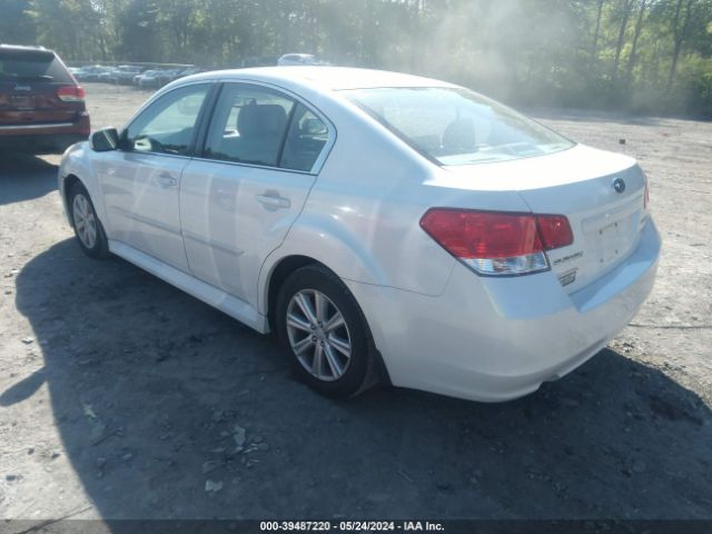 Photo 2 VIN: 4S3BMBC69C3028858 - SUBARU LEGACY 