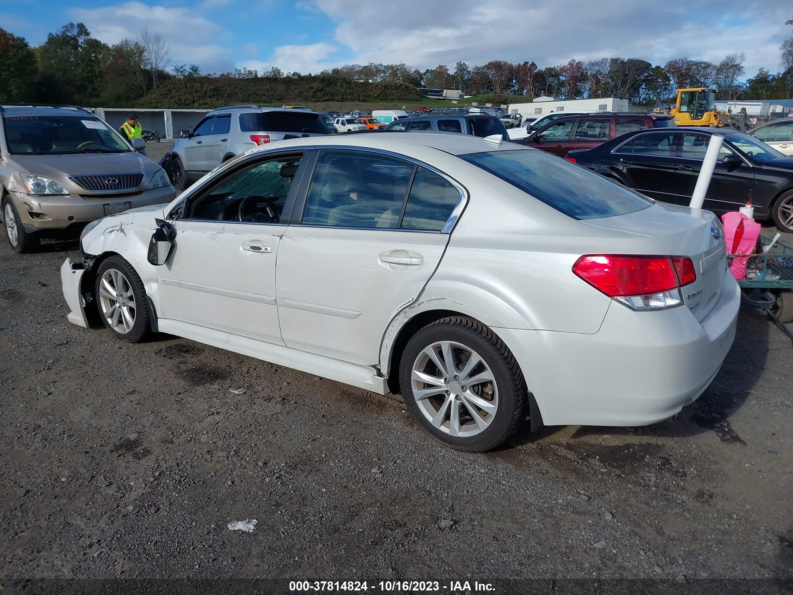 Photo 2 VIN: 4S3BMBE6XE3022180 - SUBARU LEGACY 