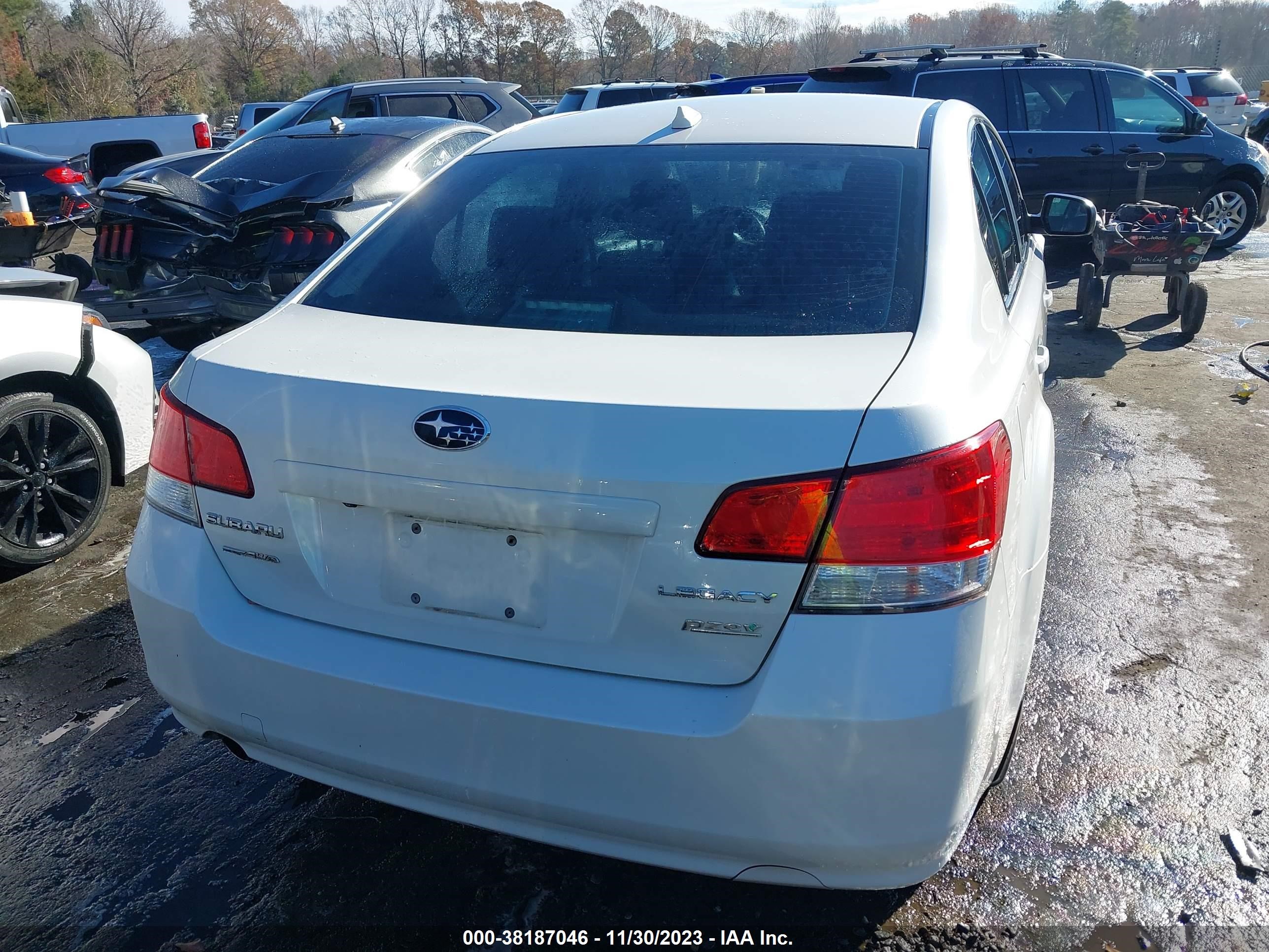 Photo 15 VIN: 4S3BMBH62E3035467 - SUBARU LEGACY 