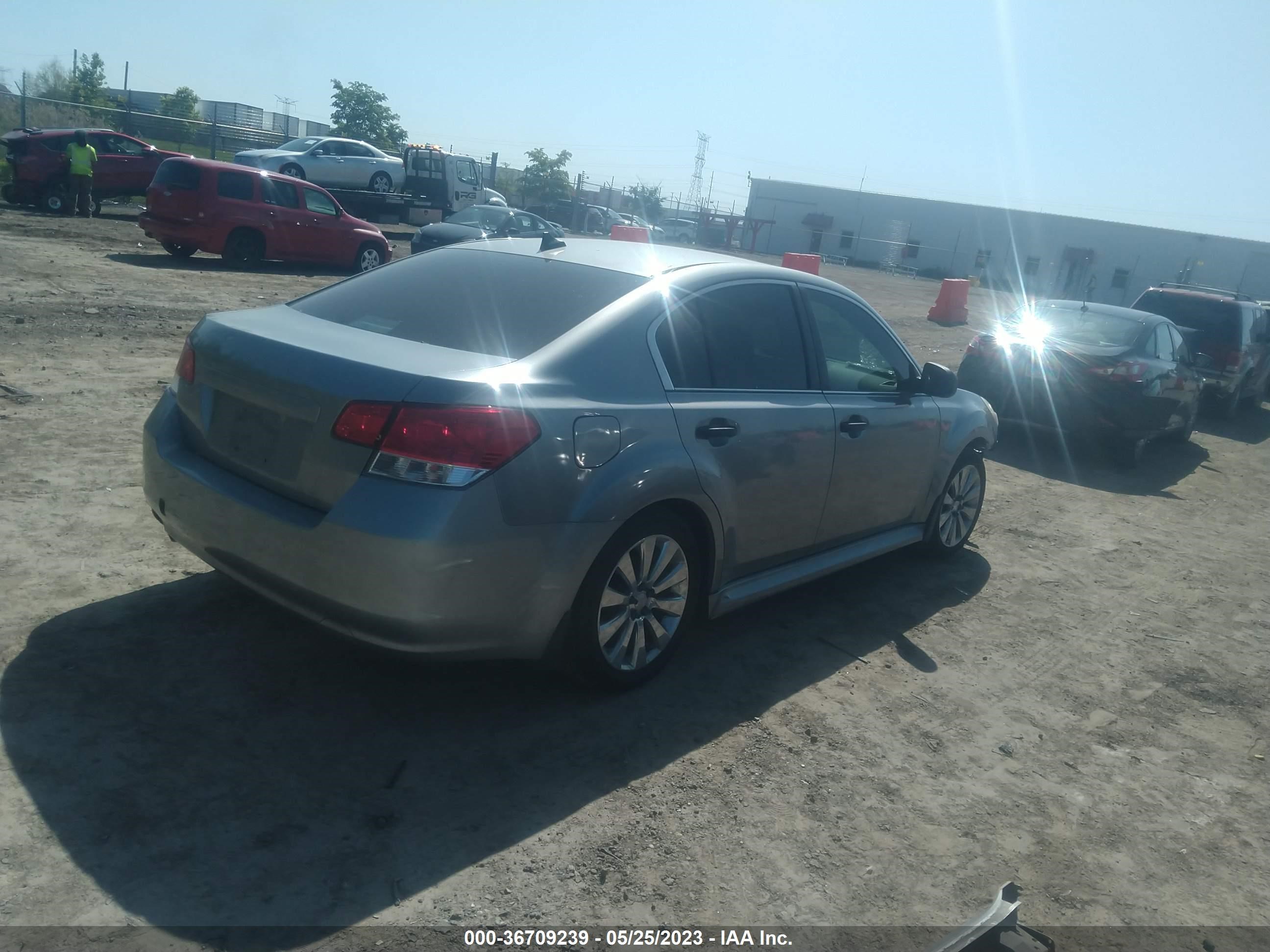 Photo 3 VIN: 4S3BMBK67B3220859 - SUBARU LEGACY 