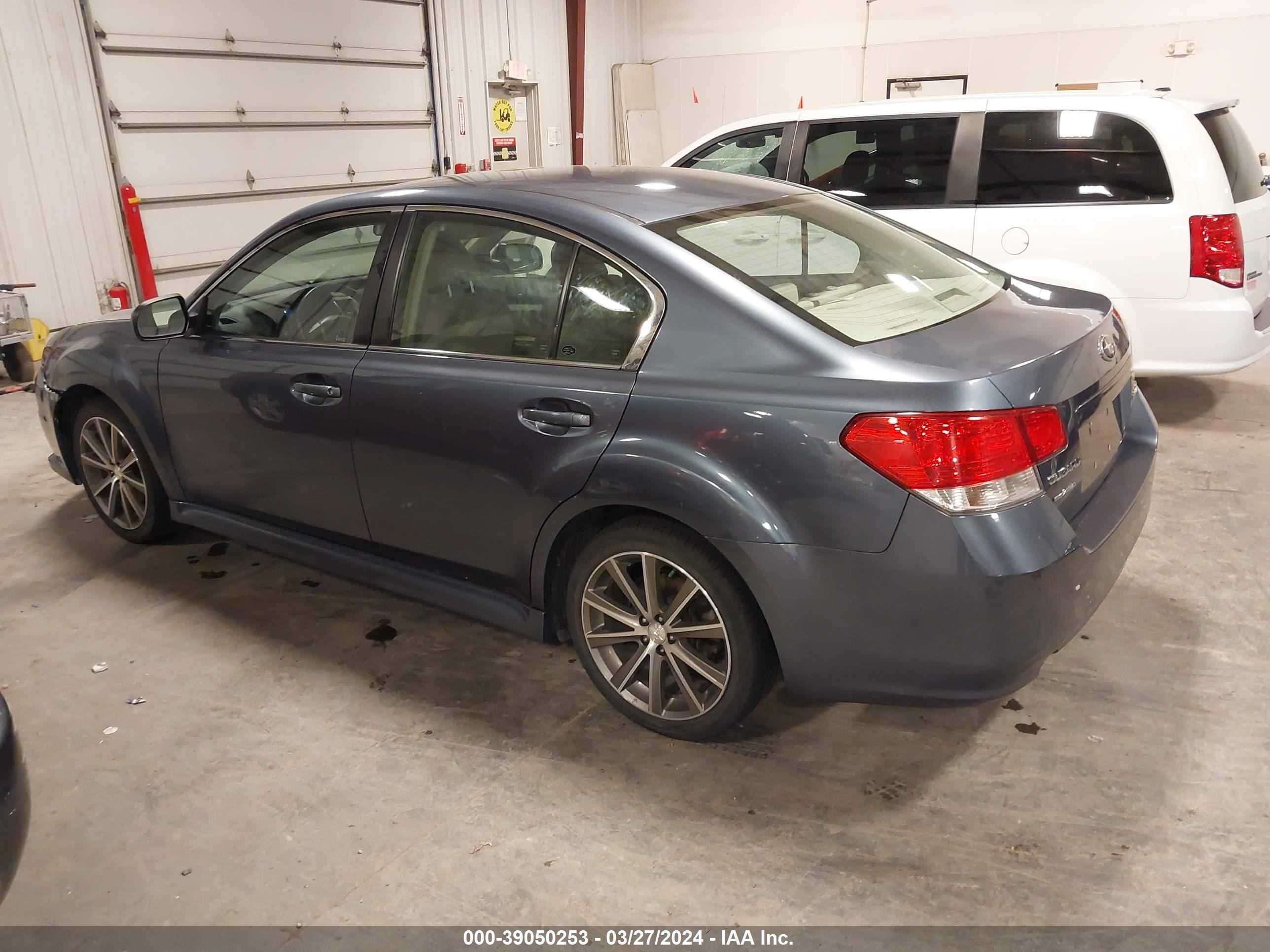 Photo 2 VIN: 4S3BMCA6XE3030517 - SUBARU LEGACY 