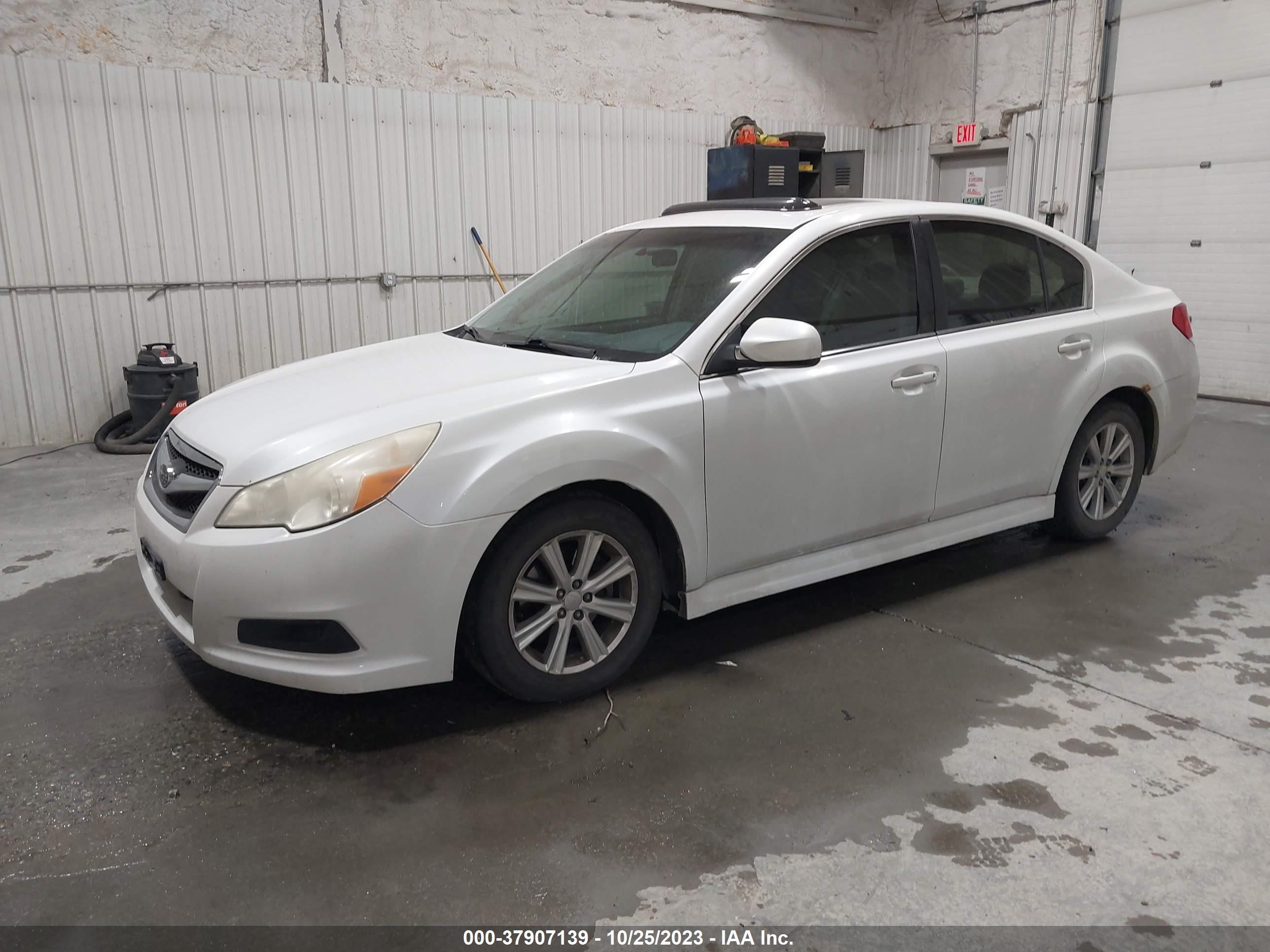 Photo 1 VIN: 4S3BMCG69B3212051 - SUBARU LEGACY 