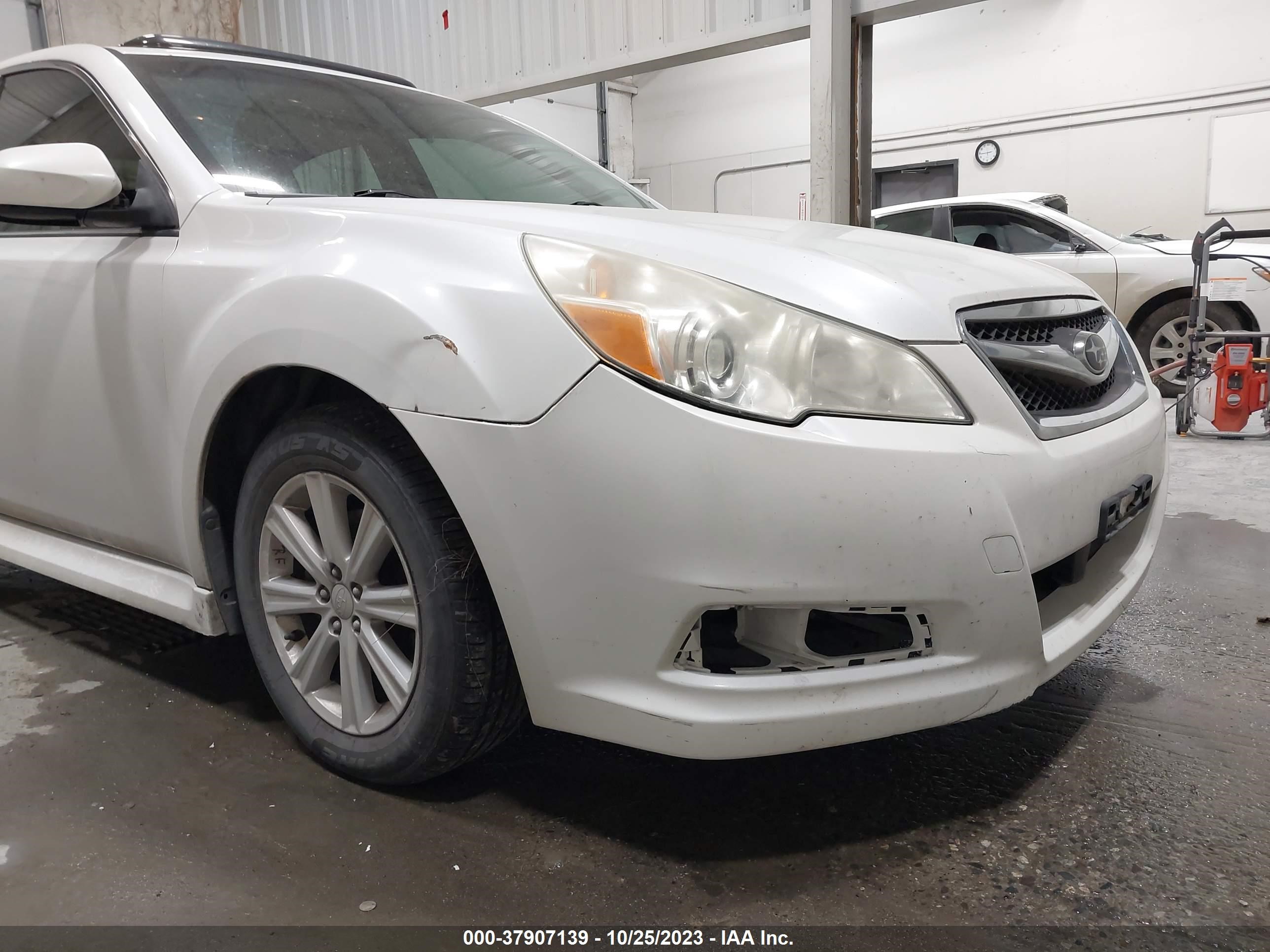 Photo 5 VIN: 4S3BMCG69B3212051 - SUBARU LEGACY 