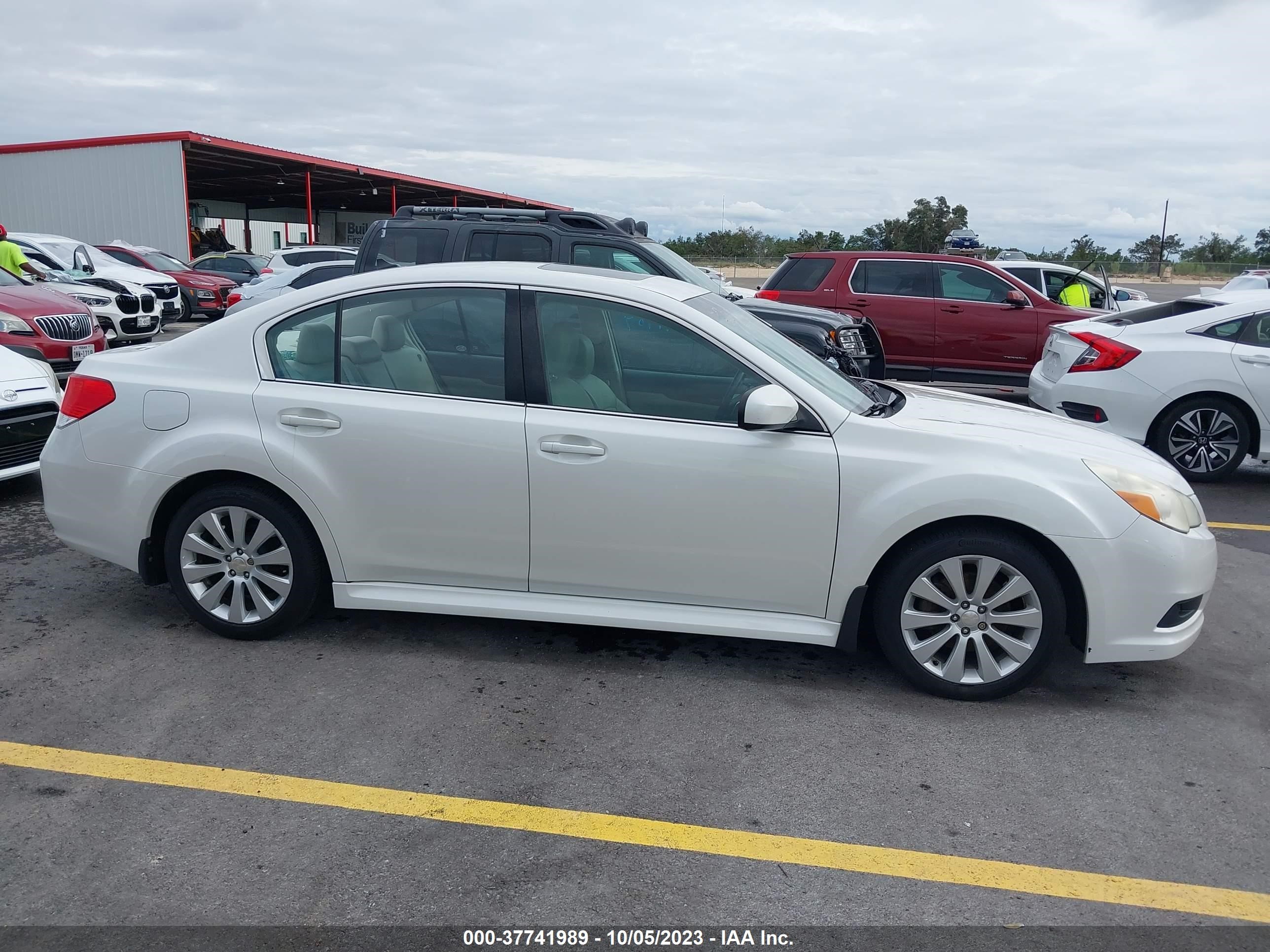 Photo 12 VIN: 4S3BMCK68B3224490 - SUBARU LEGACY 